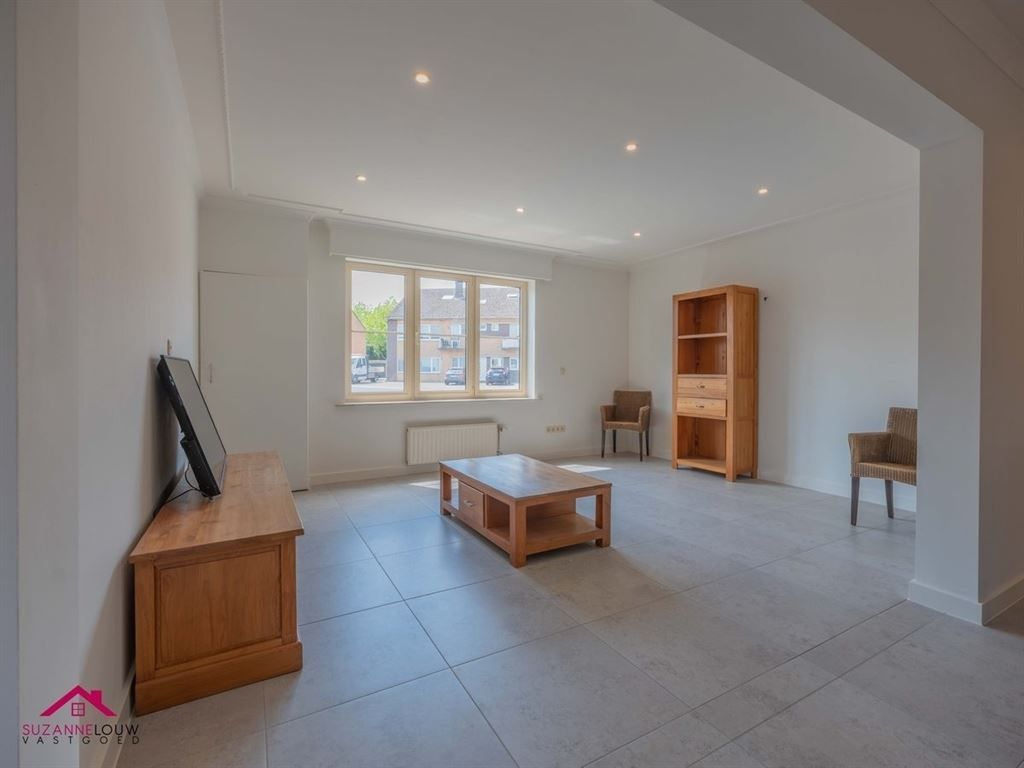 Stijlvol gerenoveerde verrassend ruime vrijstaande woning foto 13