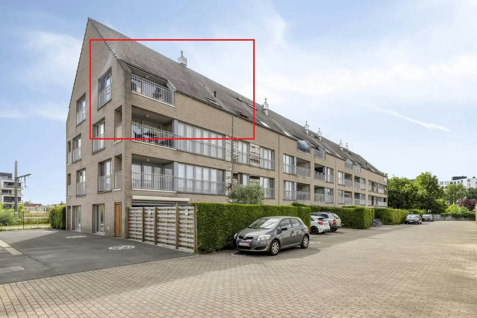 Instapklaar dakappartement met 2 slaapkamers in Roeselare foto {{pictureIndex}}