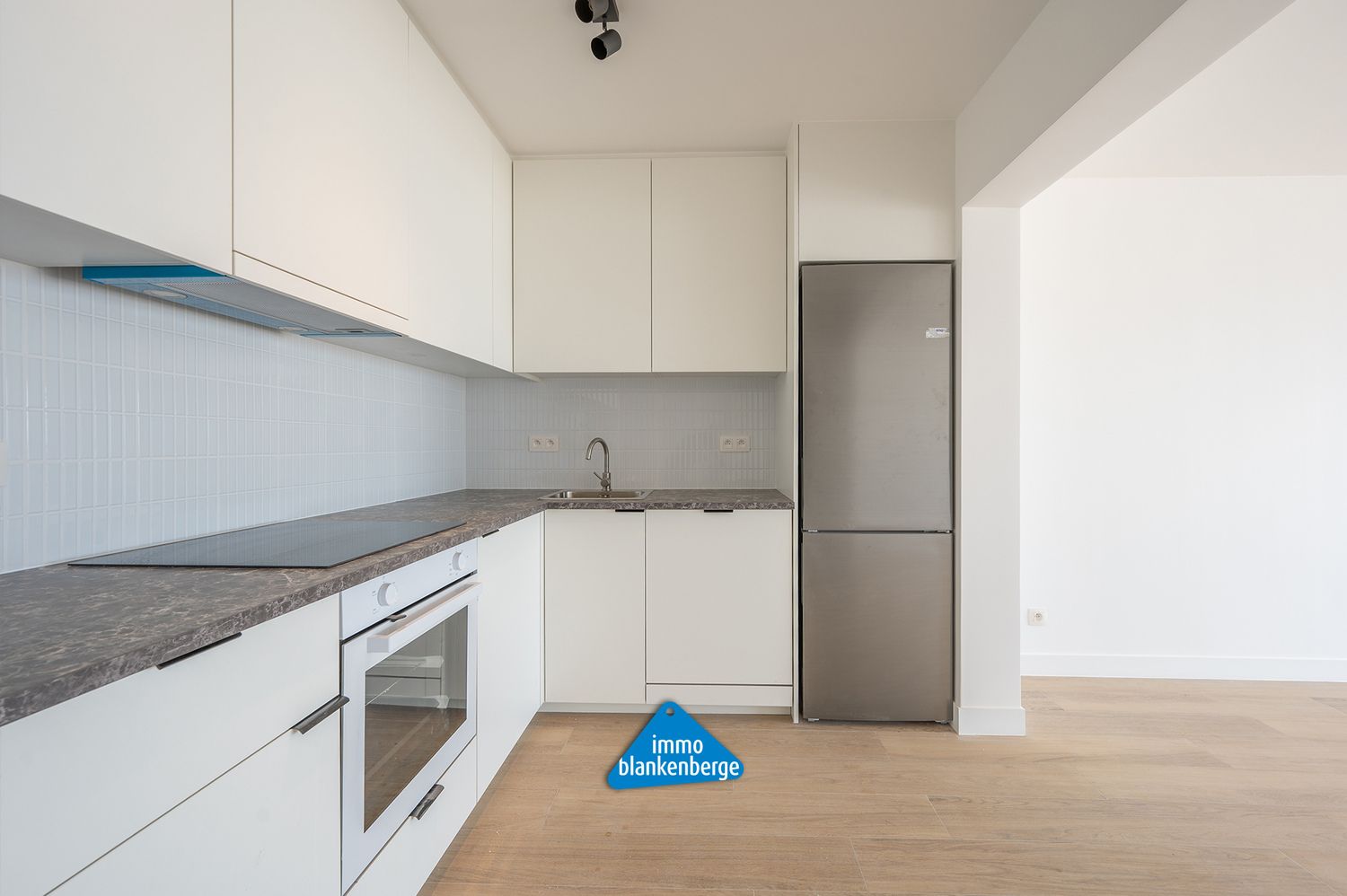 Prachtig Gerenoveerd 2 Slaapkamer Appartement met Adembenemend Zeezicht foto 9