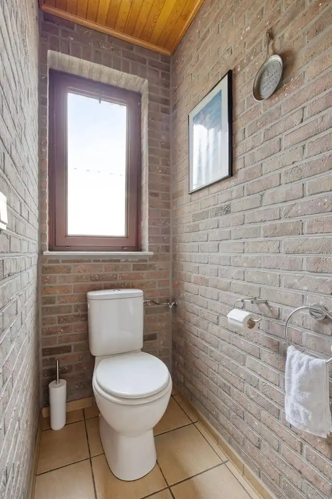 Toffe, vrijstaande split-level woning met 4 slaapkamers, inpandige garage, prachtig aangelegde tuin en zonnepanelen, rustig gelegen in het landelijke Ophoven.  foto 9