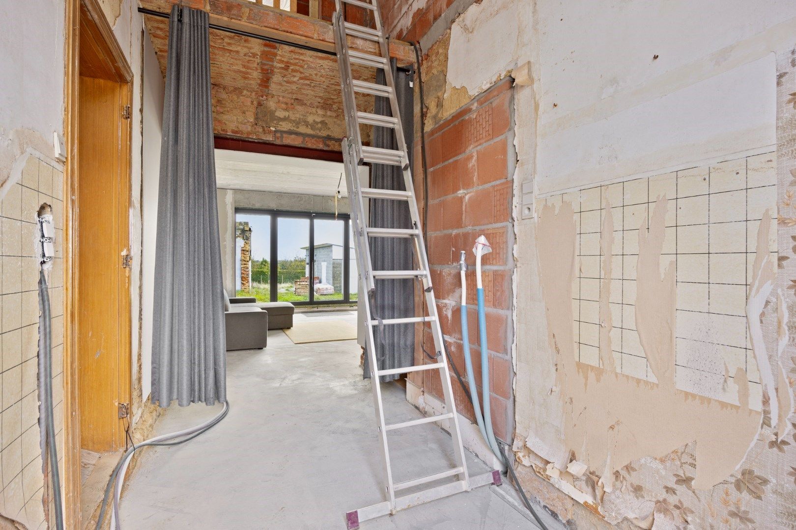 Prachtig vernieuwde woning verder af te werken foto 18