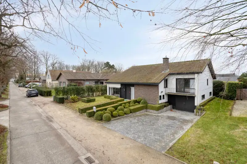 Hoofdfoto van de publicatie: Villa te koop