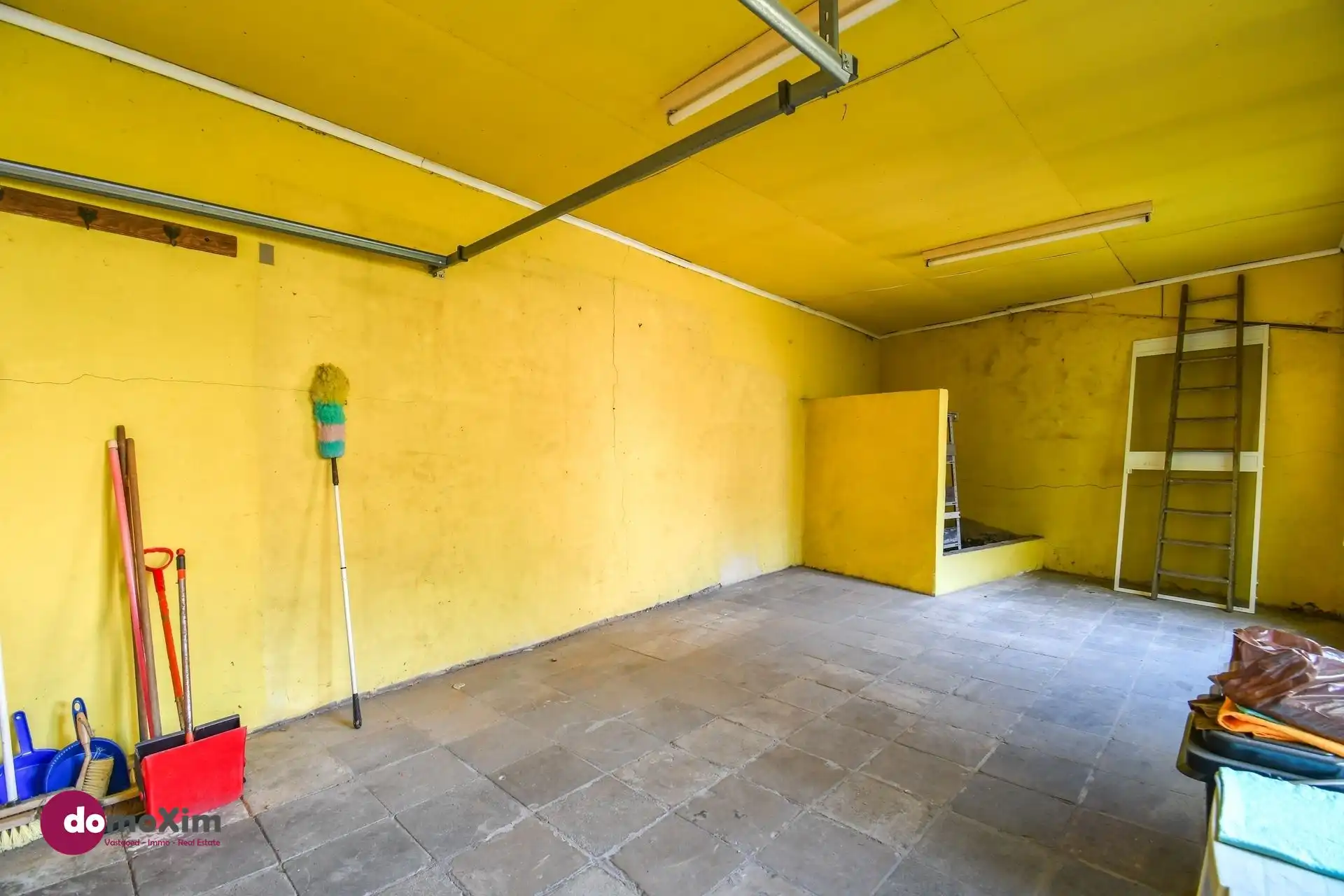 Te renoveren stadswoning met zuid-gerichte tuin en garage foto 15