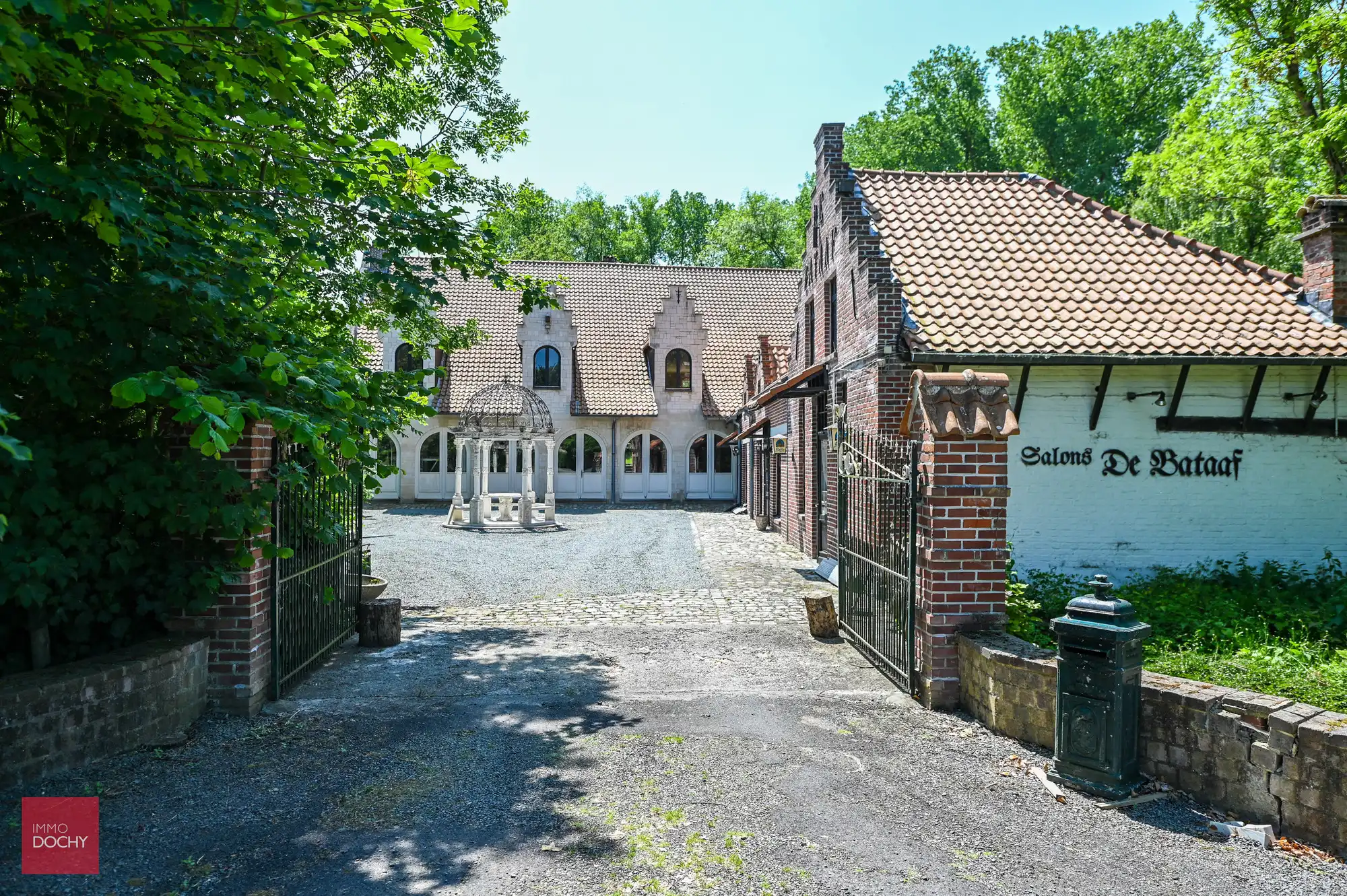 Landelijk en rustig gelegen handelscomplex met woonst foto 2