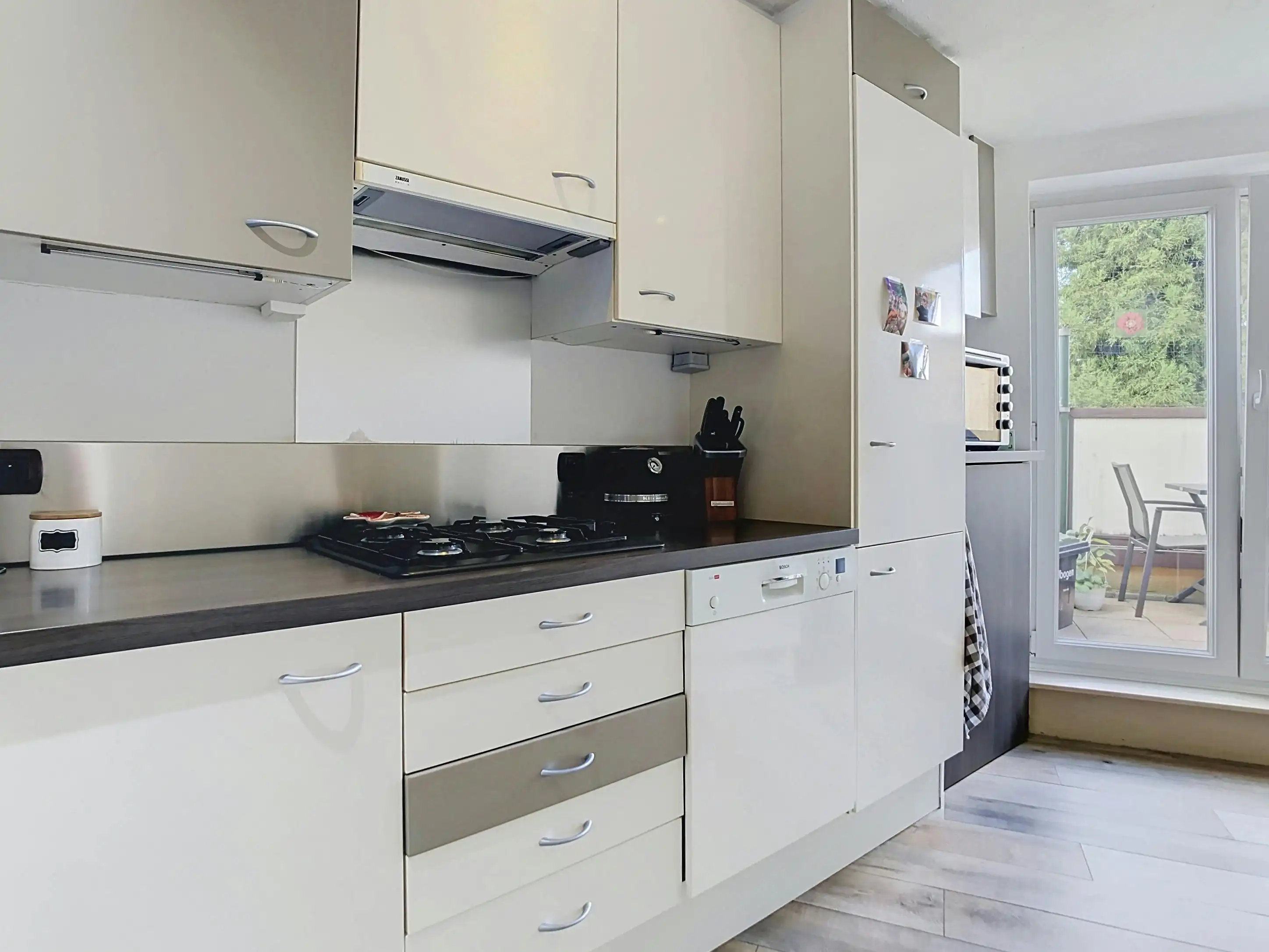 Duplex met terras en autostaanplaats te koop in Burcht foto 9