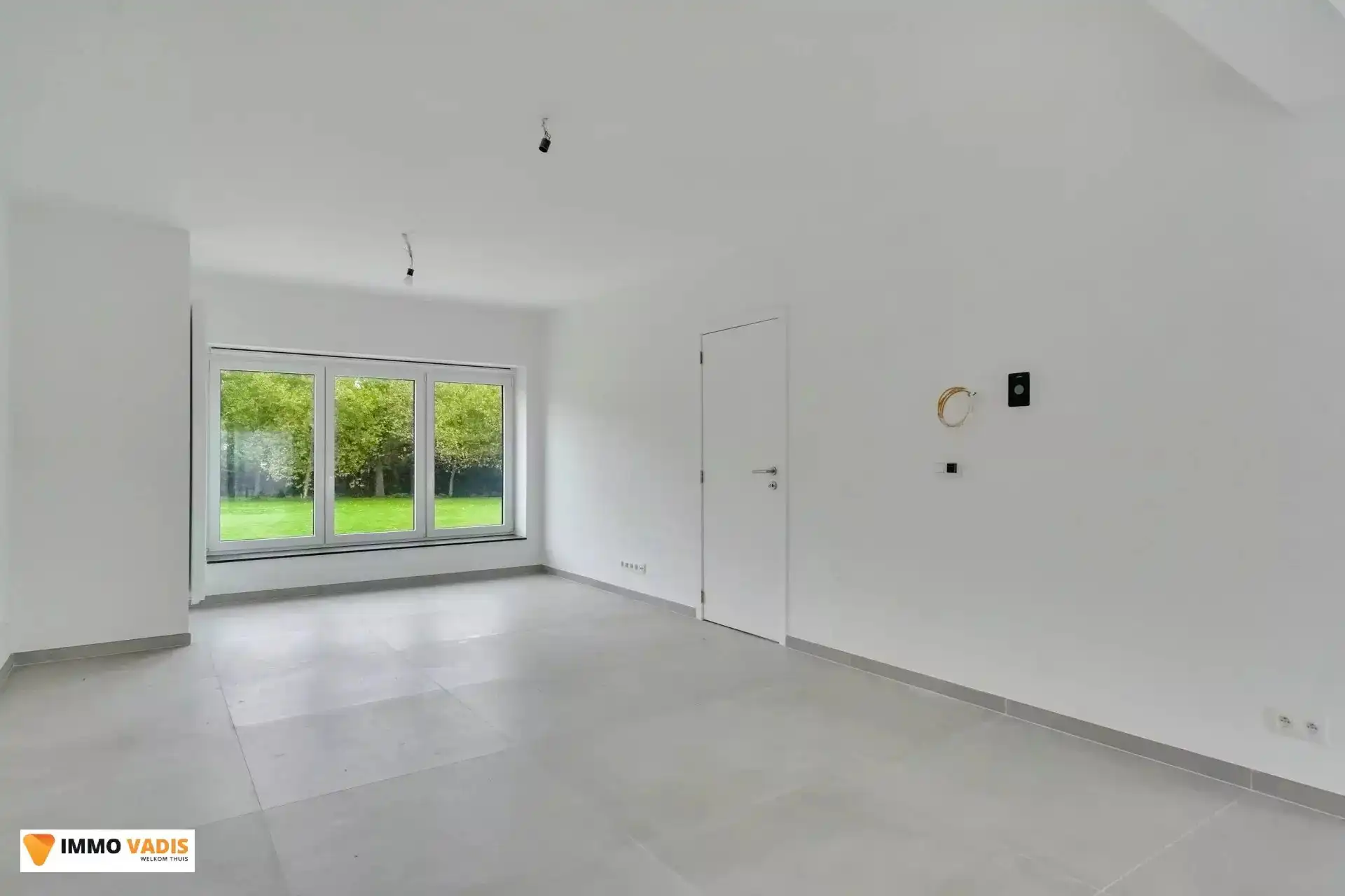 Moderne, energiezuinige woning in groene omgeving foto 4