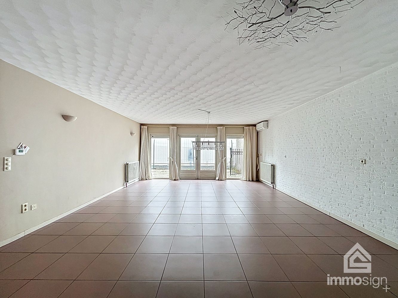 Bedrijfshal, kantoren en twee woonunits. Werken en wonen combineren op één strategische locatie! foto 18