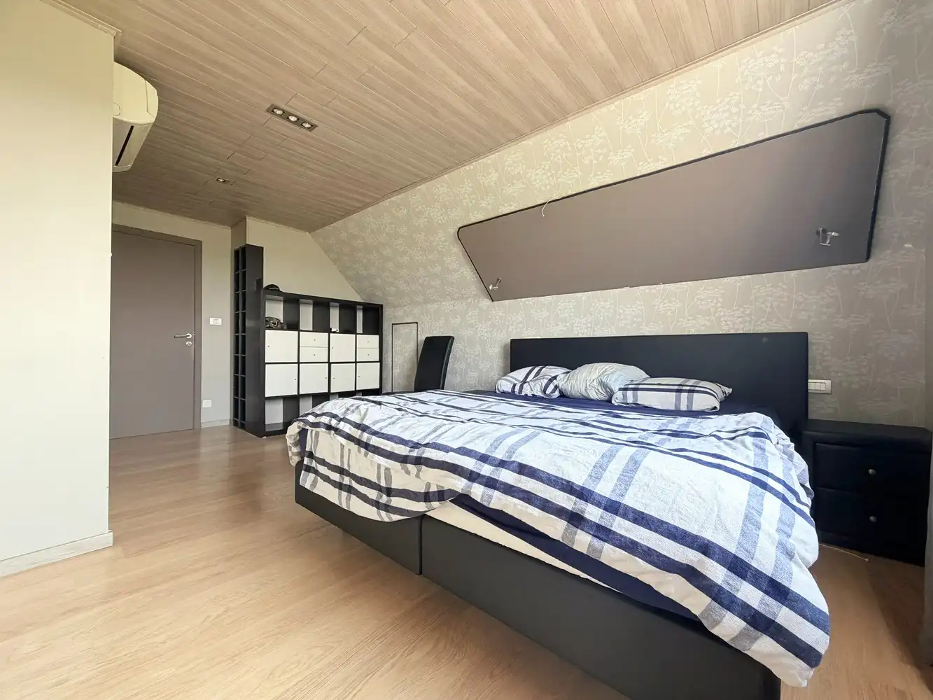 Instapklare woning met  ruime garage en landelijk uitzicht in Vladslo foto 10