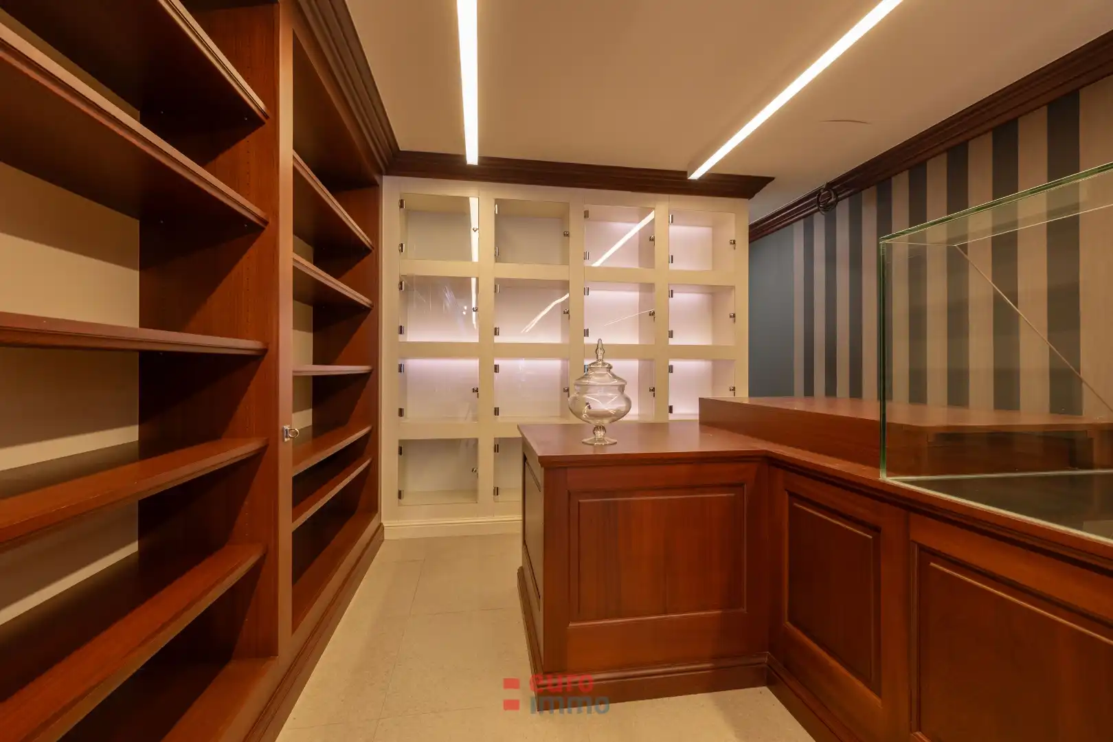 Volledig ingericht handelspand op triple A locatie! foto 11