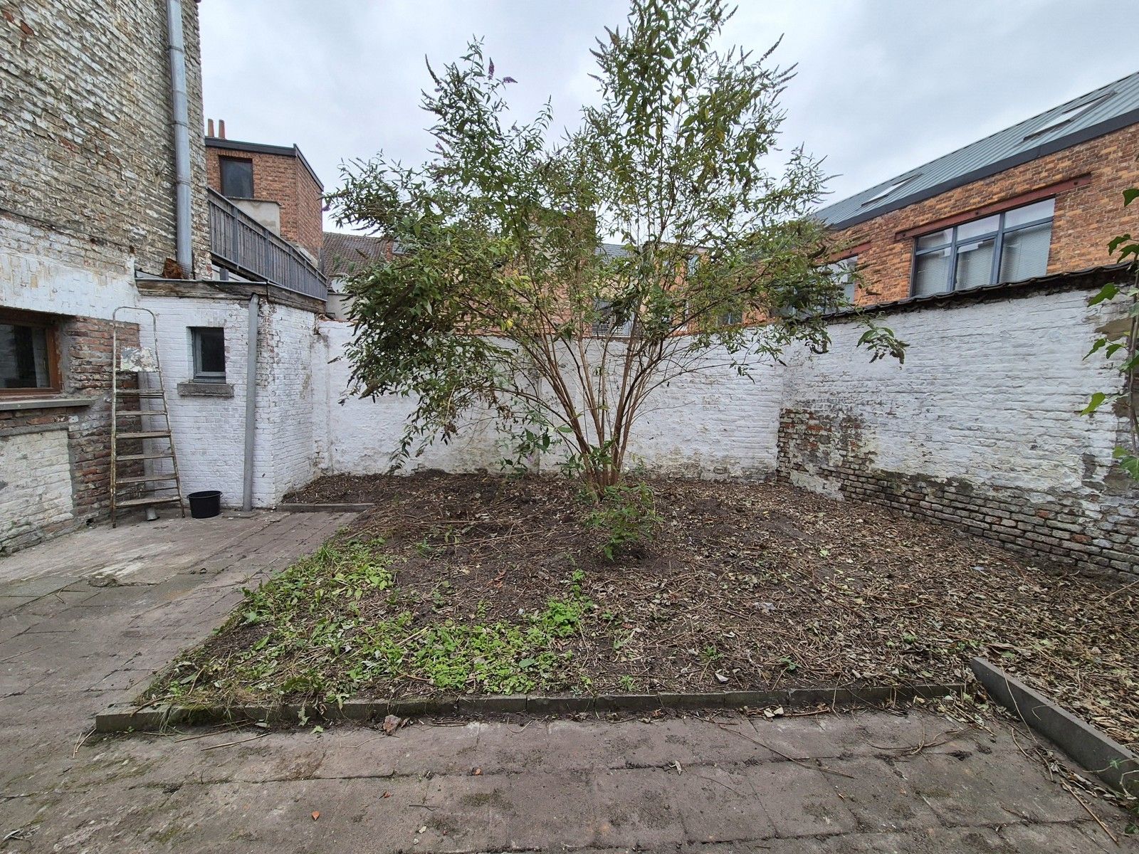 Interessante opbrengsteigendom met 4 units vlakbij station foto 7