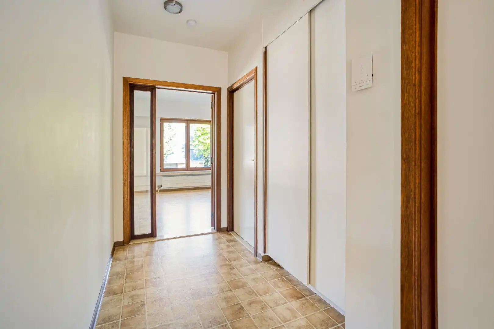 Comfortabel 2 slpk appartement met terras en garage foto 9