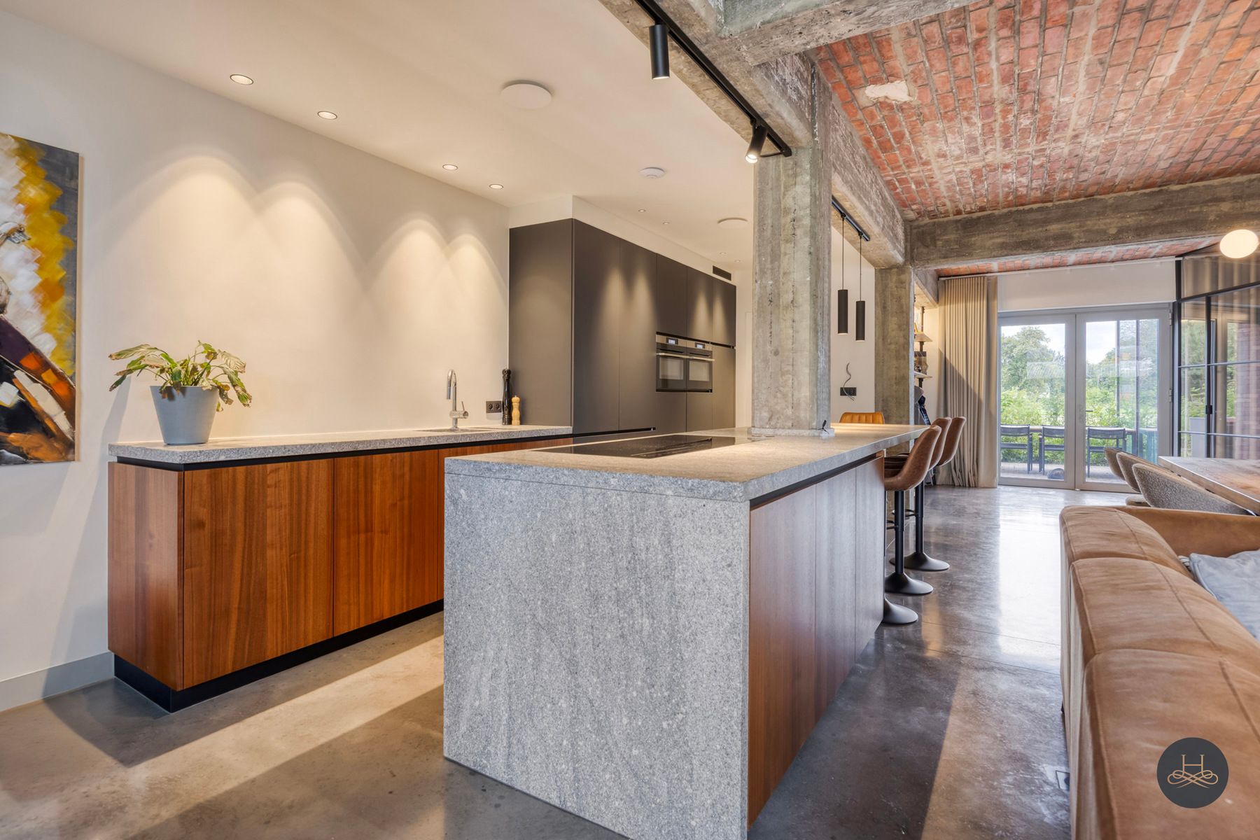 Designer duplex met hoogwaardige afwerking foto {{pictureIndex}}