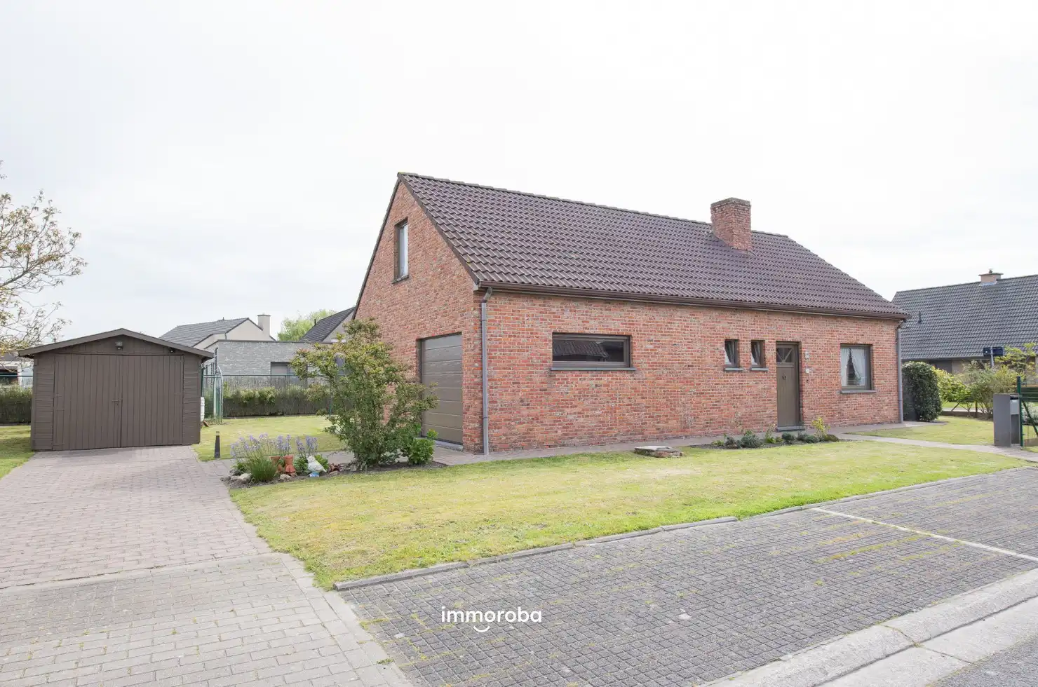 TE KOOP: alleenstaande woning in een rustige woonwijk te Desselgem. foto 2