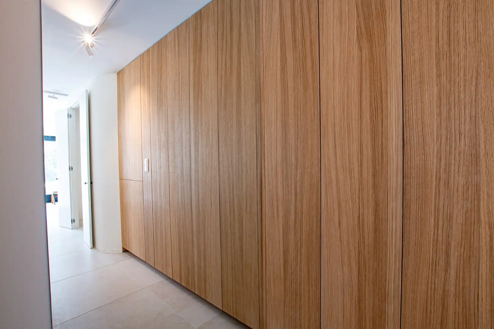 Prachtig gerenoveerd appartement op een centrale ligging met terras en tuin foto 6