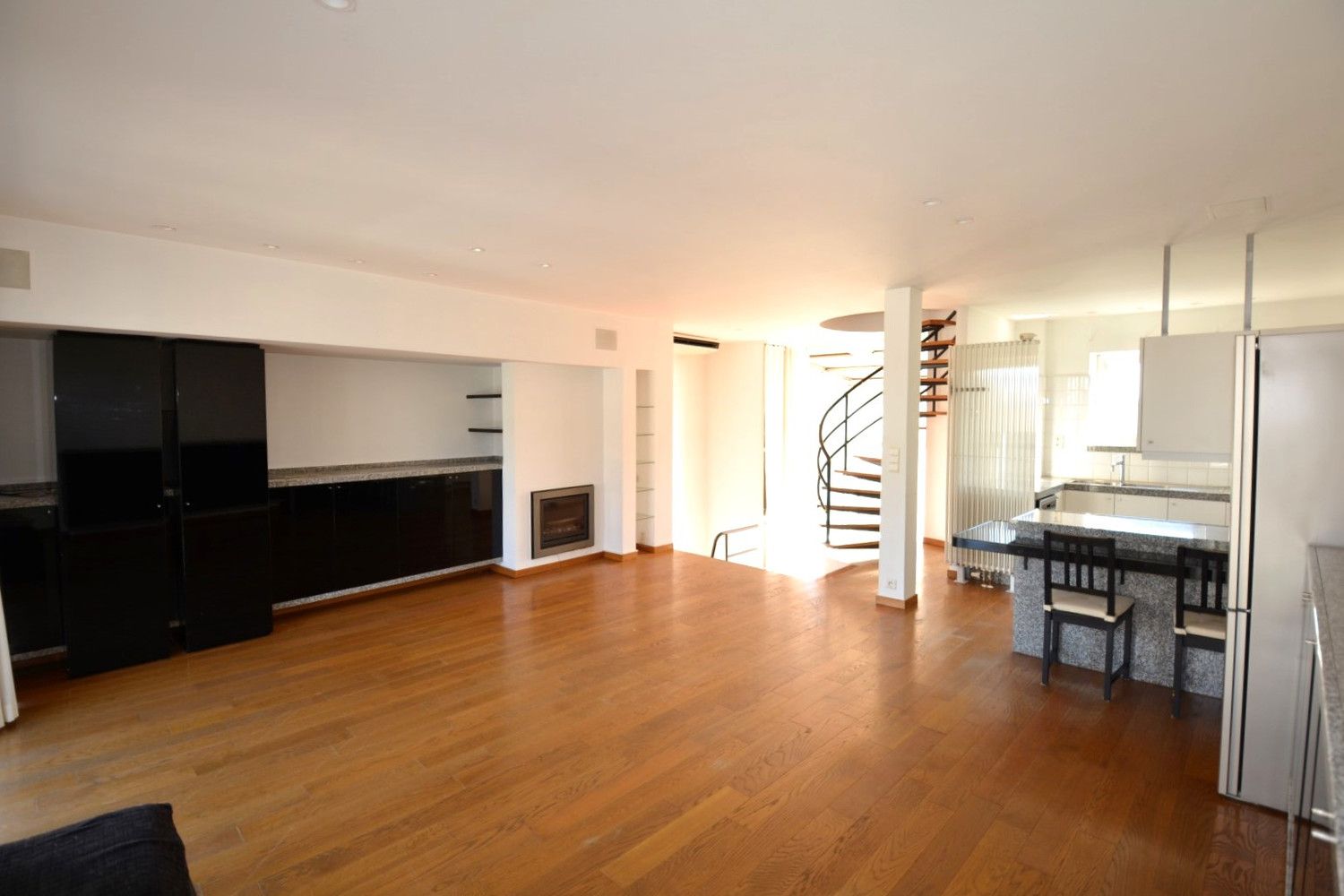 RUIM DUPLEX APPARTEMENT MET 2 SLK EN TERRAS! foto 3