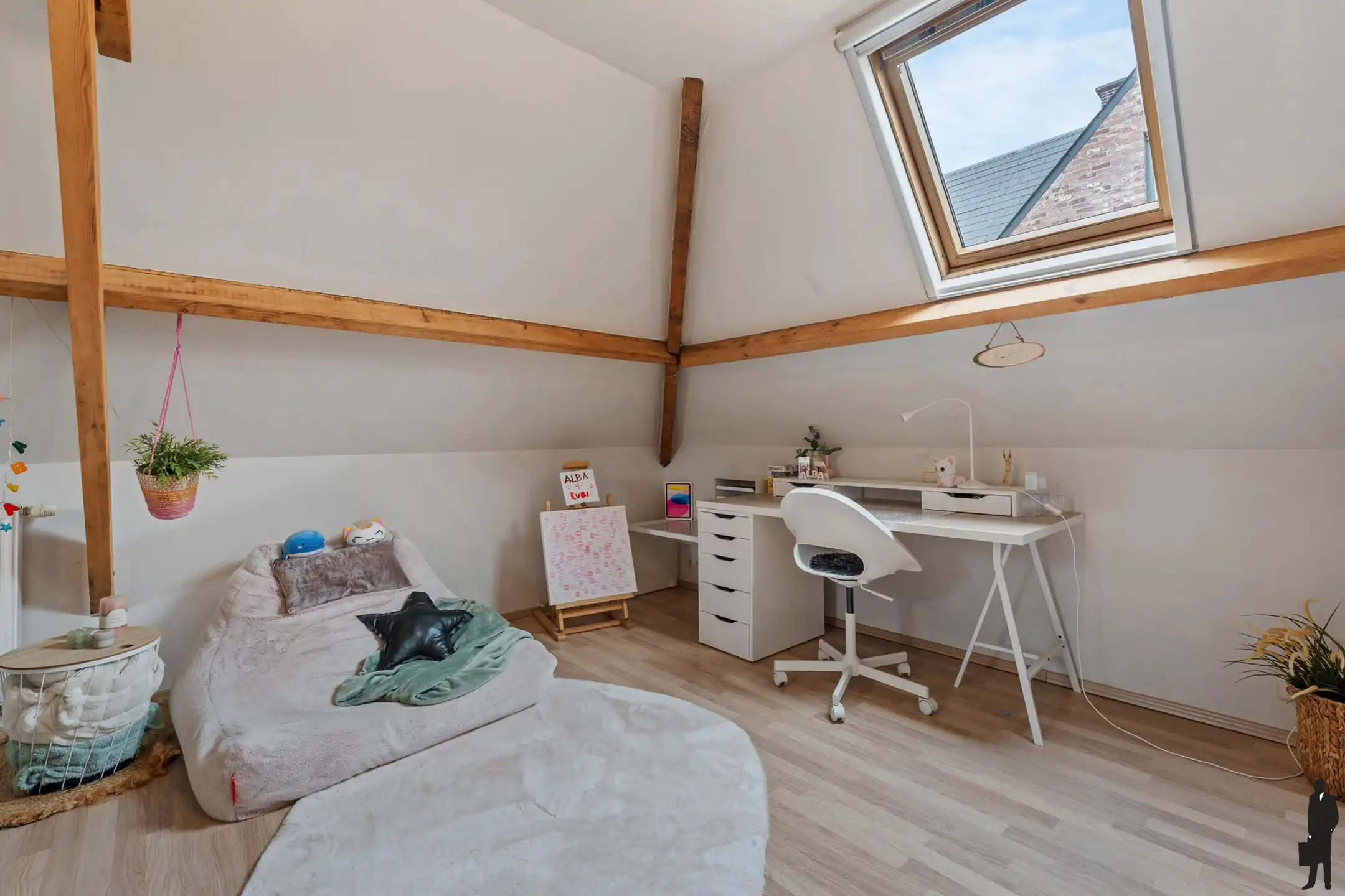 Ruime instapklare woning met garage en open zicht op 1849m². foto 26