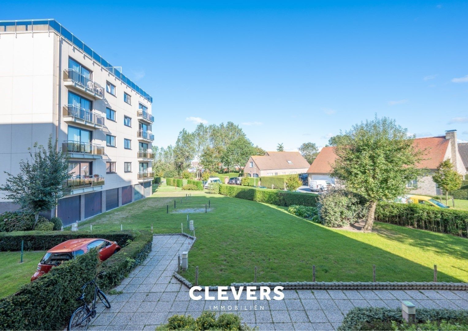 Rustig gelegen studio nabij zeedijk met zonneterras foto {{pictureIndex}}