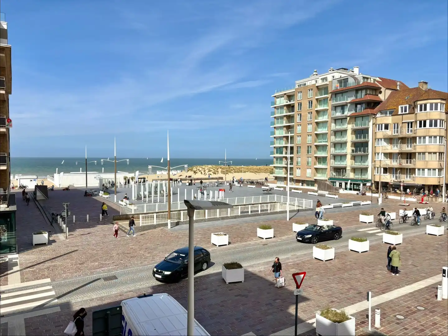 Ongemeubeld appartement met 2 slaapkamers te huur in Nieuwpoort-bad foto {{pictureIndex}}