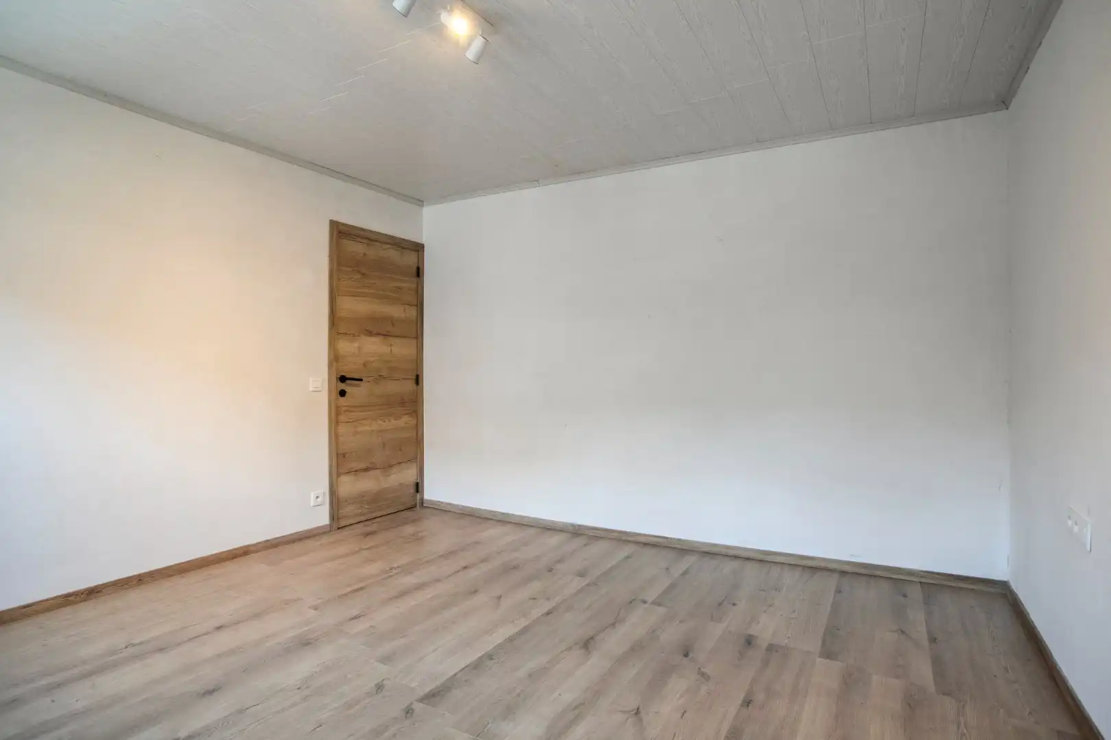 Ruime, gerenoveerde instapklare woning in Lauwe! foto 16