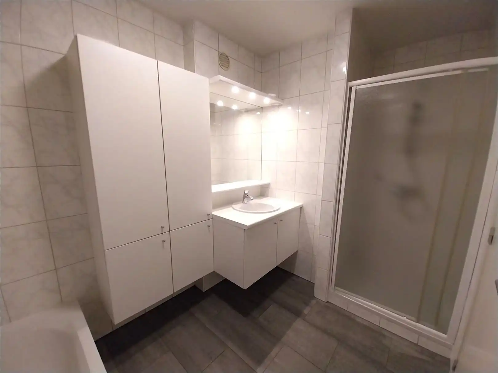 TE HUUR: Gelijkvloers appartement met 3 slaapkamers in Heusden-Zolder! foto 13