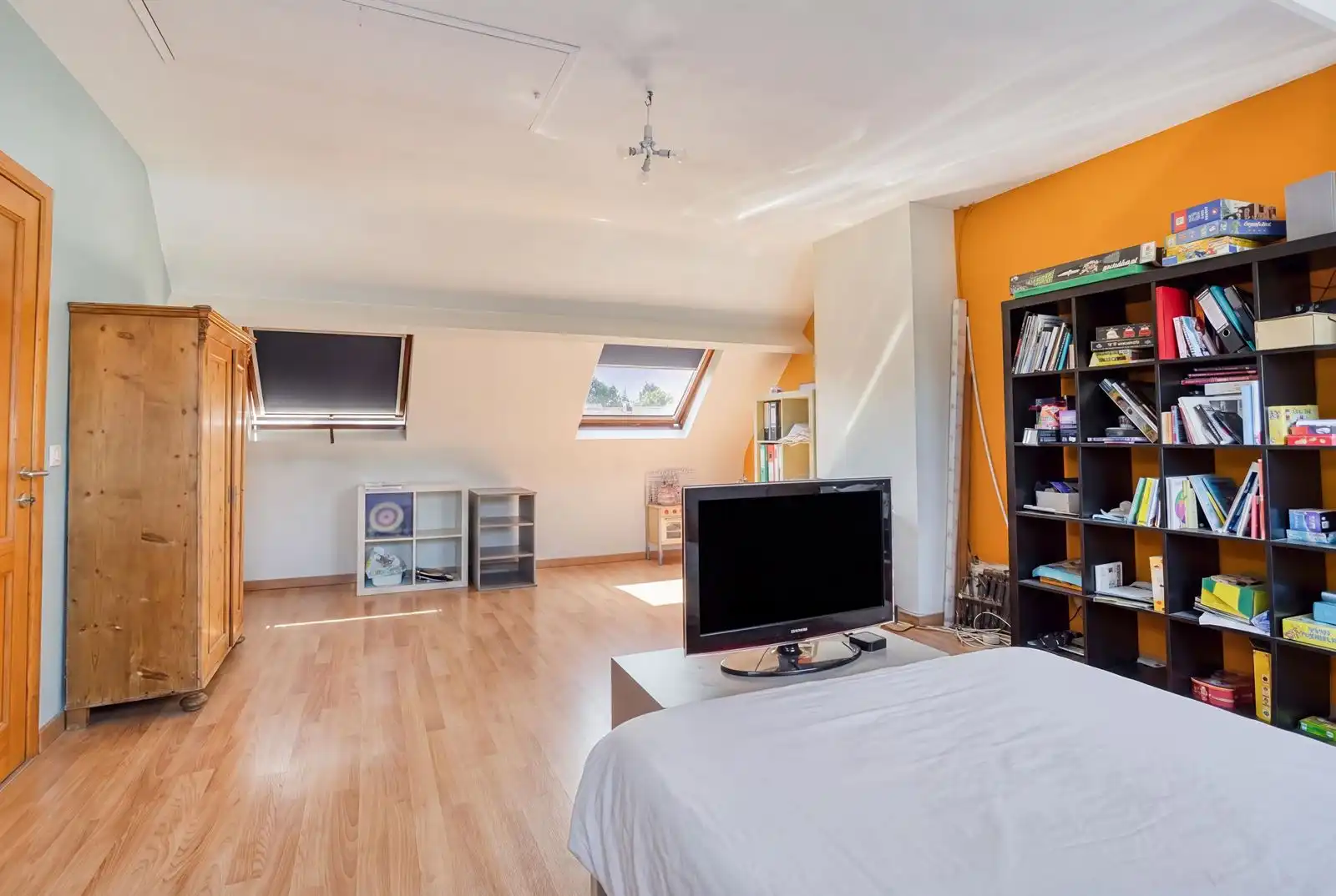 Ruime woning met 5 slaapkamers,tuin en garage foto 30