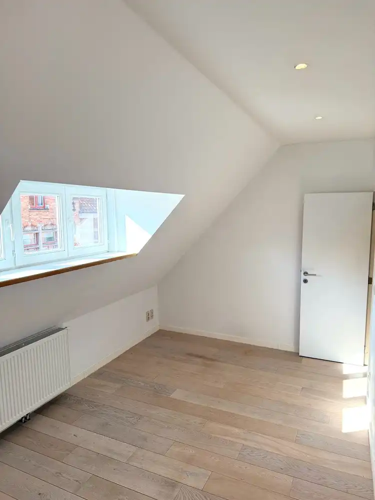 Brugge centrum, Instapklaar degelijk gerenoveerd energiezuinig  lichtrijk woonhuis  met 3 slaapkamers en koer foto 19