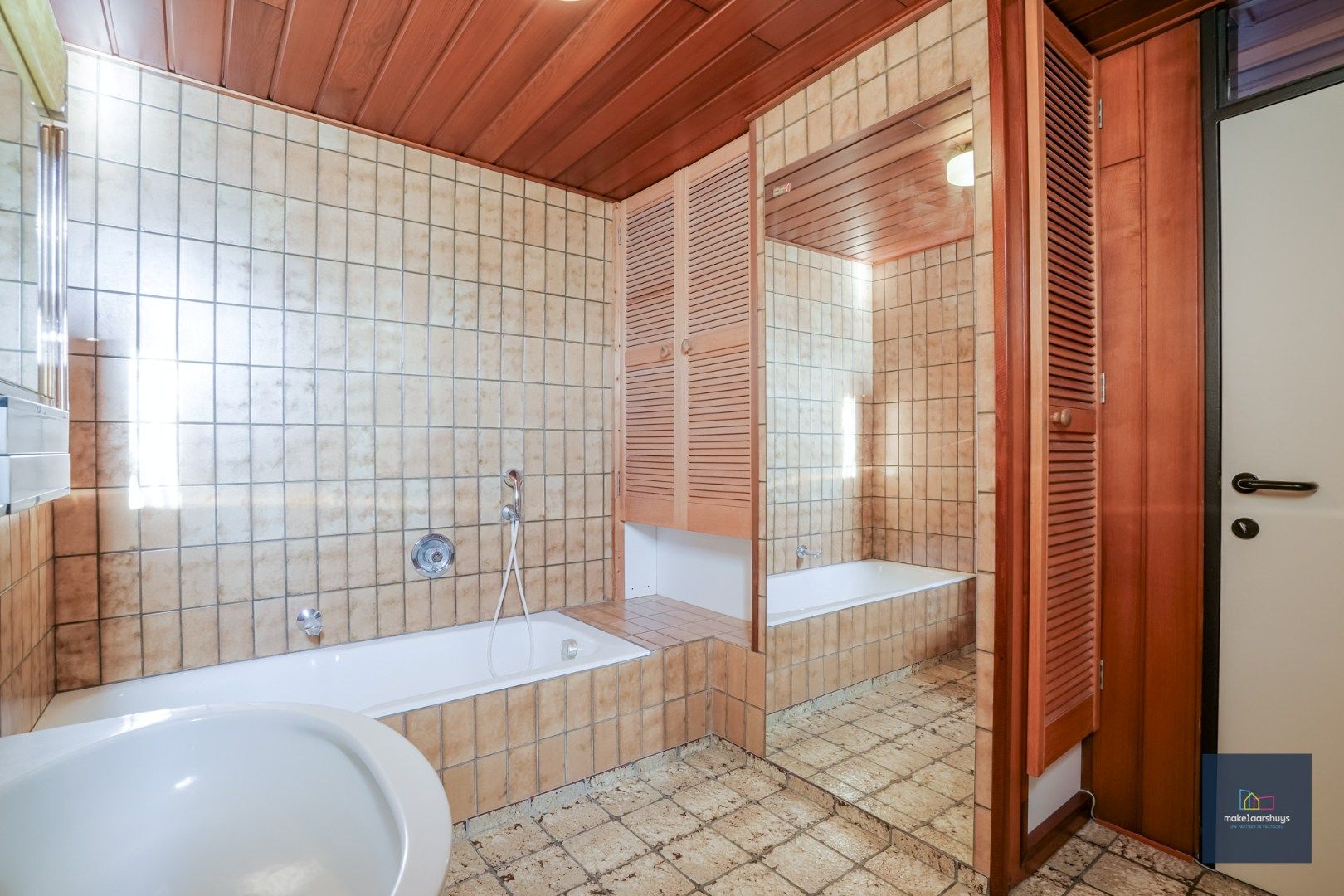 Architecturale woning op een rustige ligging foto 22