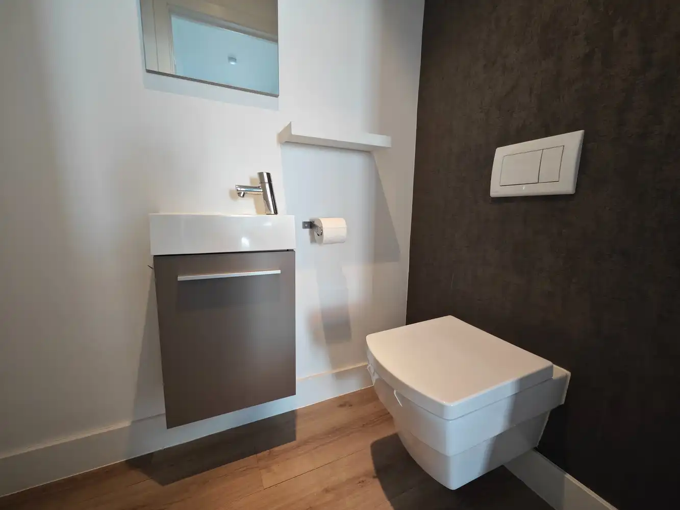 Volledig gerenoveerde stadswoning met 3 slpks en voll. aangelegde tuin foto 13