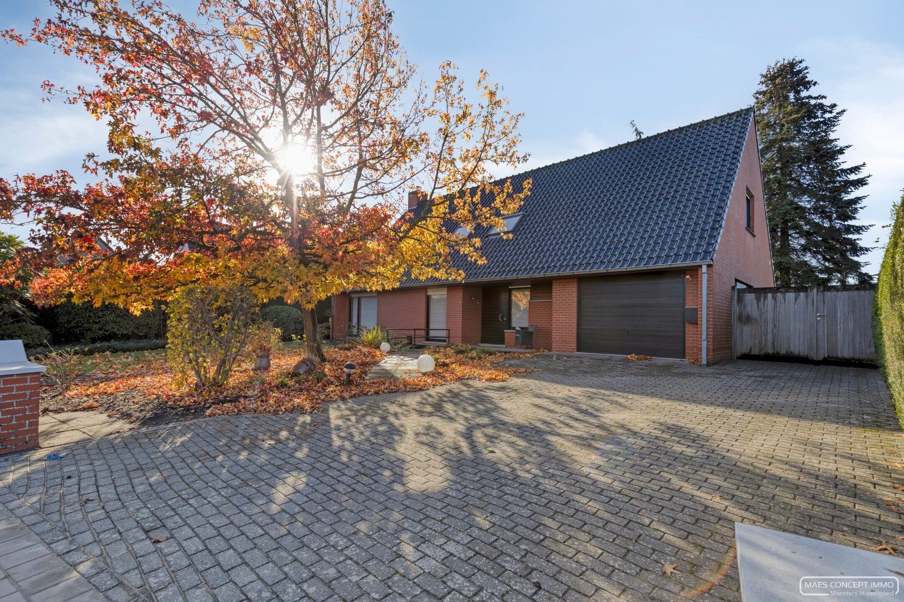 Hoofdfoto van de publicatie: Grote villa te koop op perceel van 1700 m2 te Anzegem