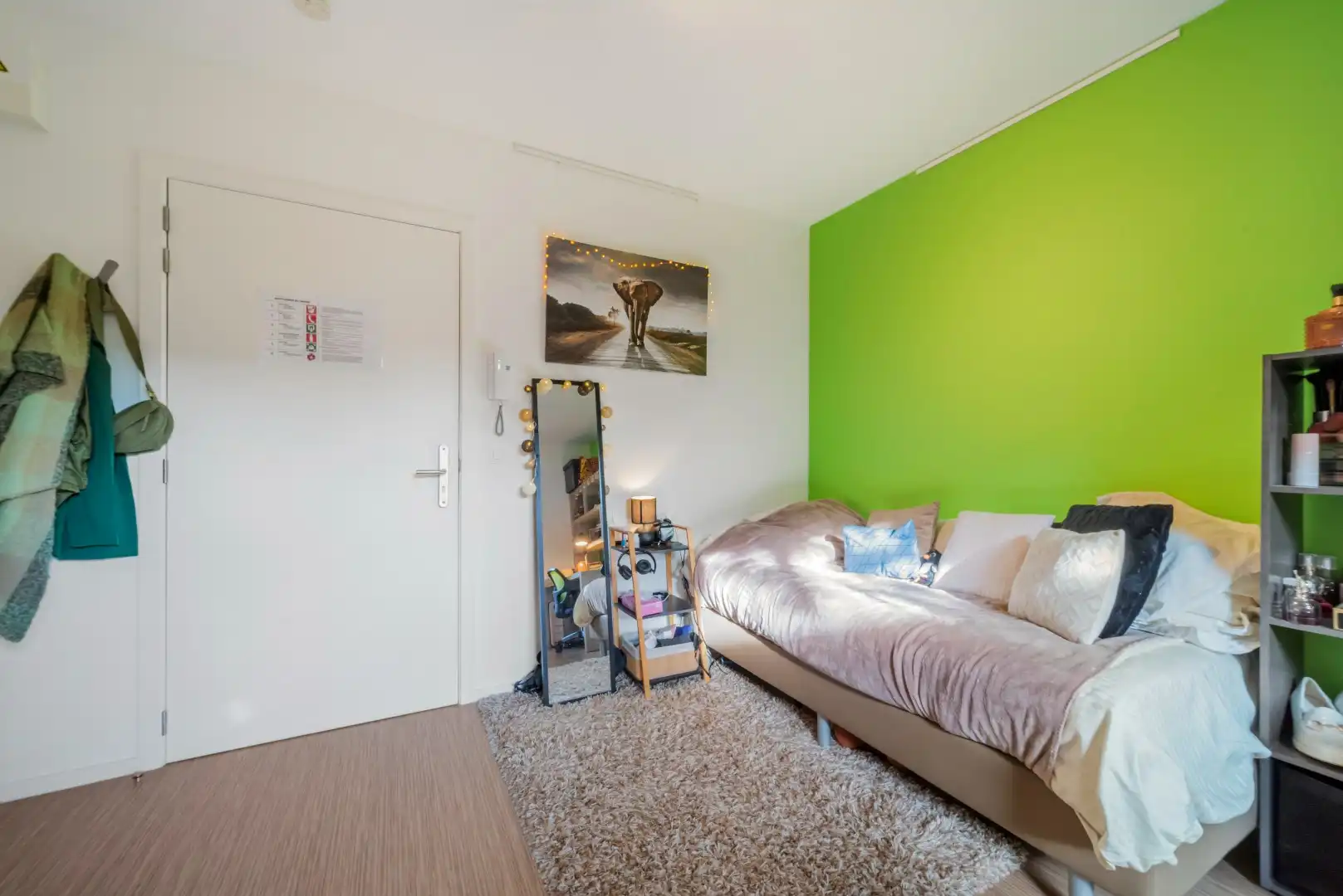 Verhuurde studentenflat met kitchenette en badkamer en staanplaats foto 4