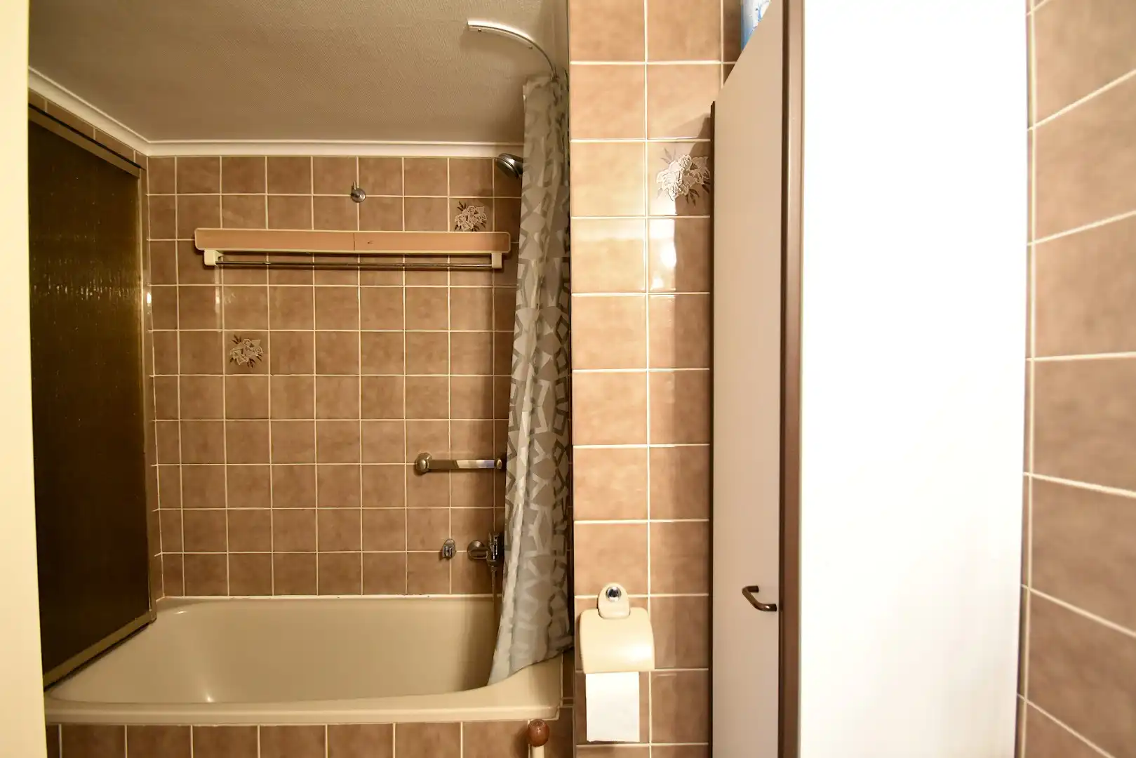 Op te frissen appartement met frontaal zeezicht op de zeedijk, De Haan foto 10