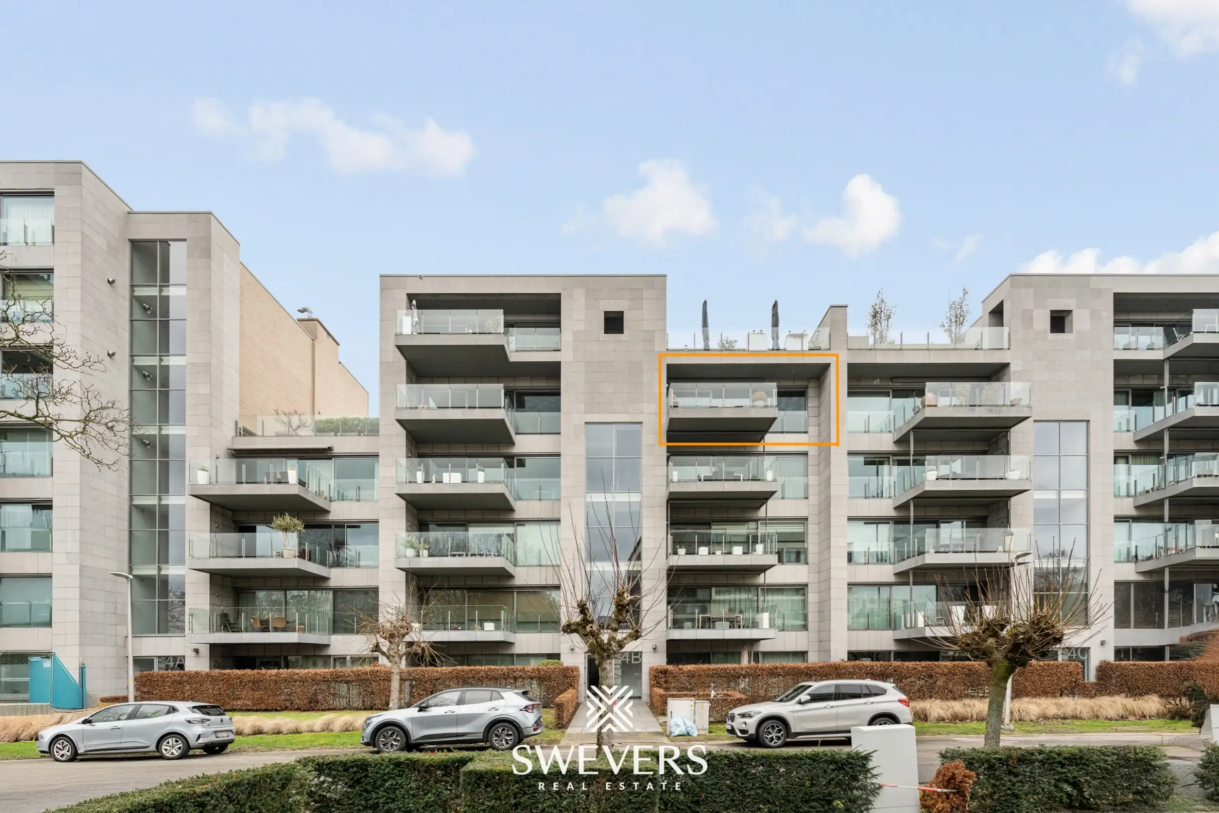 Zeer ruim appartement met zonrijk terras en dubbele garage te Hollandsveld foto {{pictureIndex}}