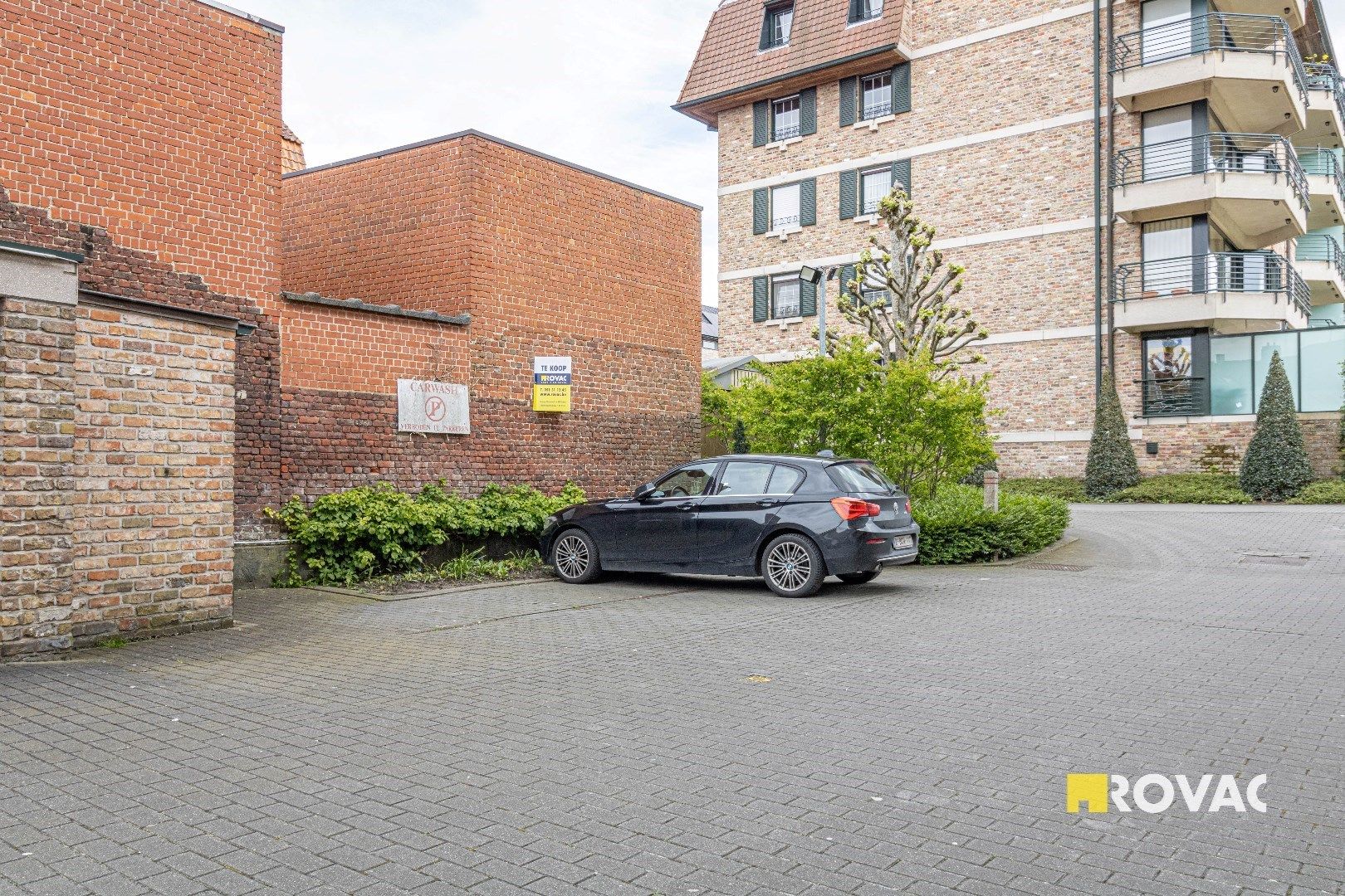 Staanplaats voor 2 wagens en berging foto 4