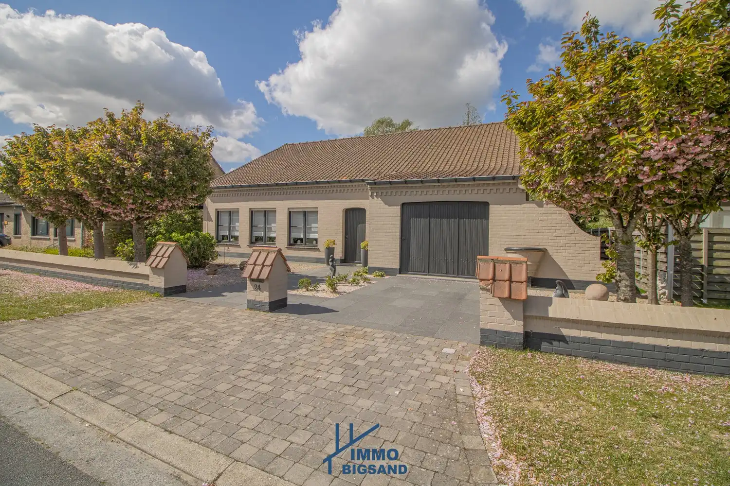 Hoofdfoto van de publicatie: Charmante bungalow te koop op rustige ligging in Wervik