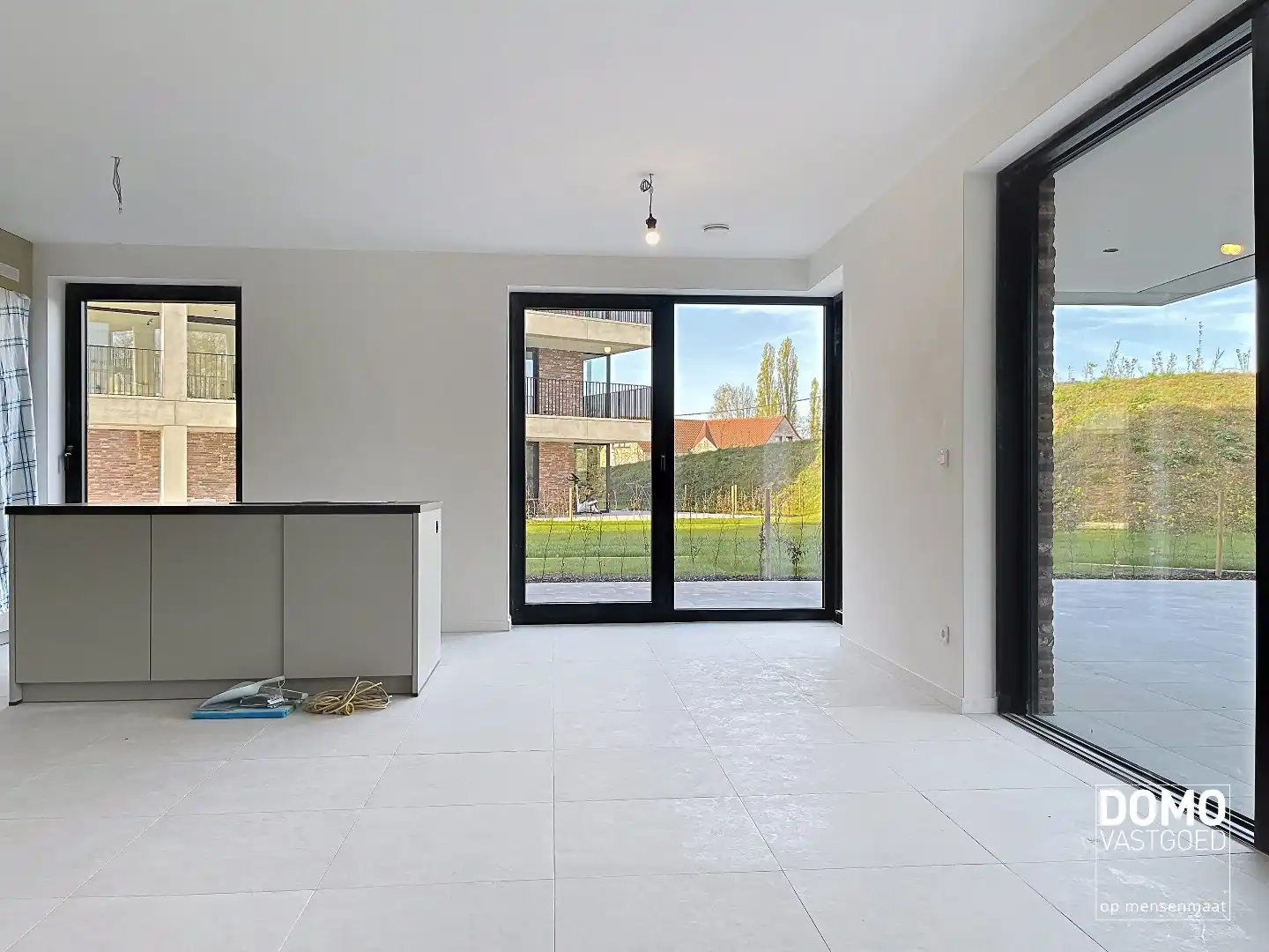 MODERN GELIJKVLOERS APPARTEMENT GELEGEN TE KERMT MET 2 SLAAPKAMERS EN RUIM TERRAS foto 4