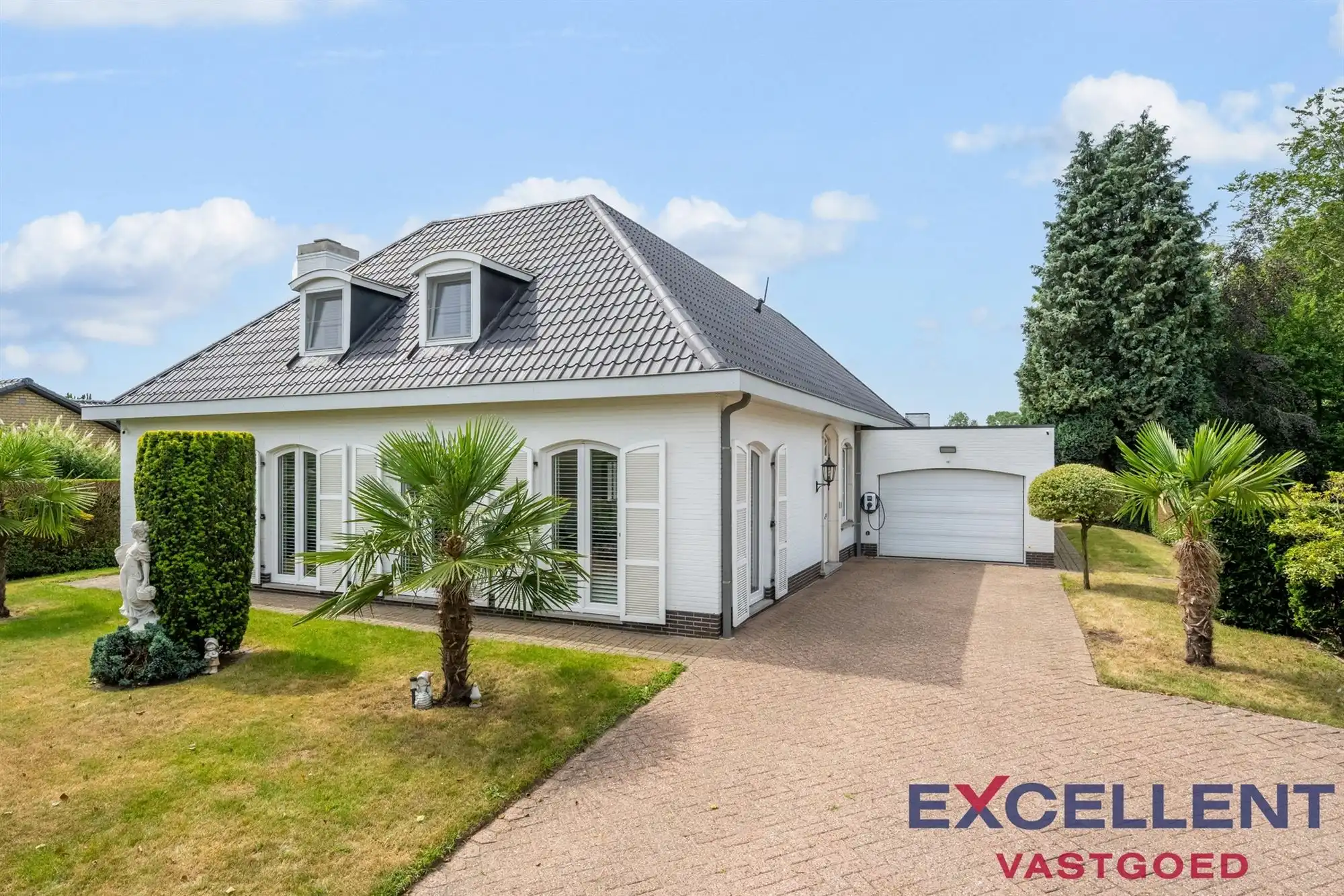 Modern gerenoveerde en riante villa met verzicht te koop foto 2