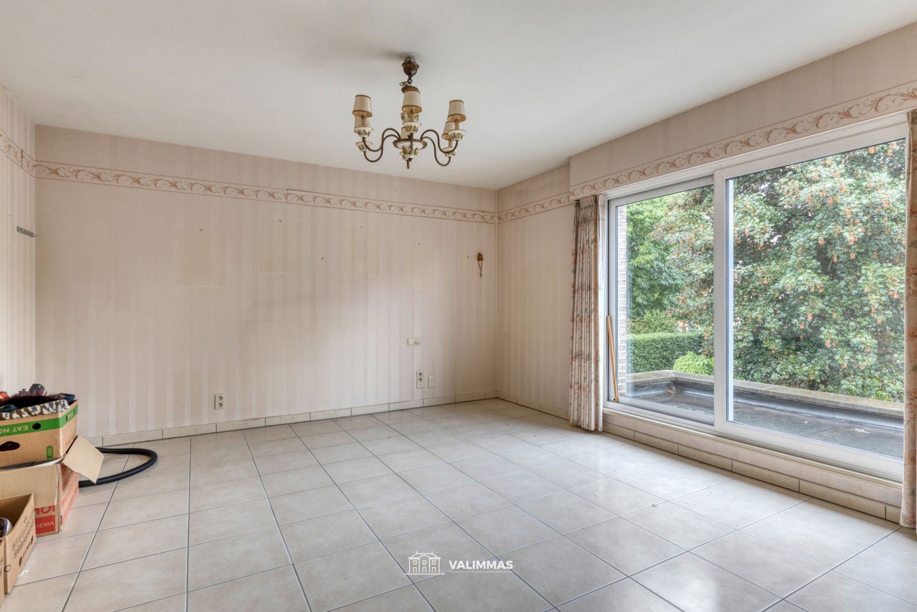 Residentieel gelegen driegevelwoning met garage, tuin...  foto 13