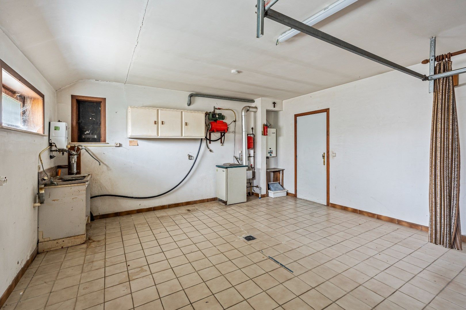 Woning met 3 slaapkamers, ruime garage en tuin op 662m². foto 14