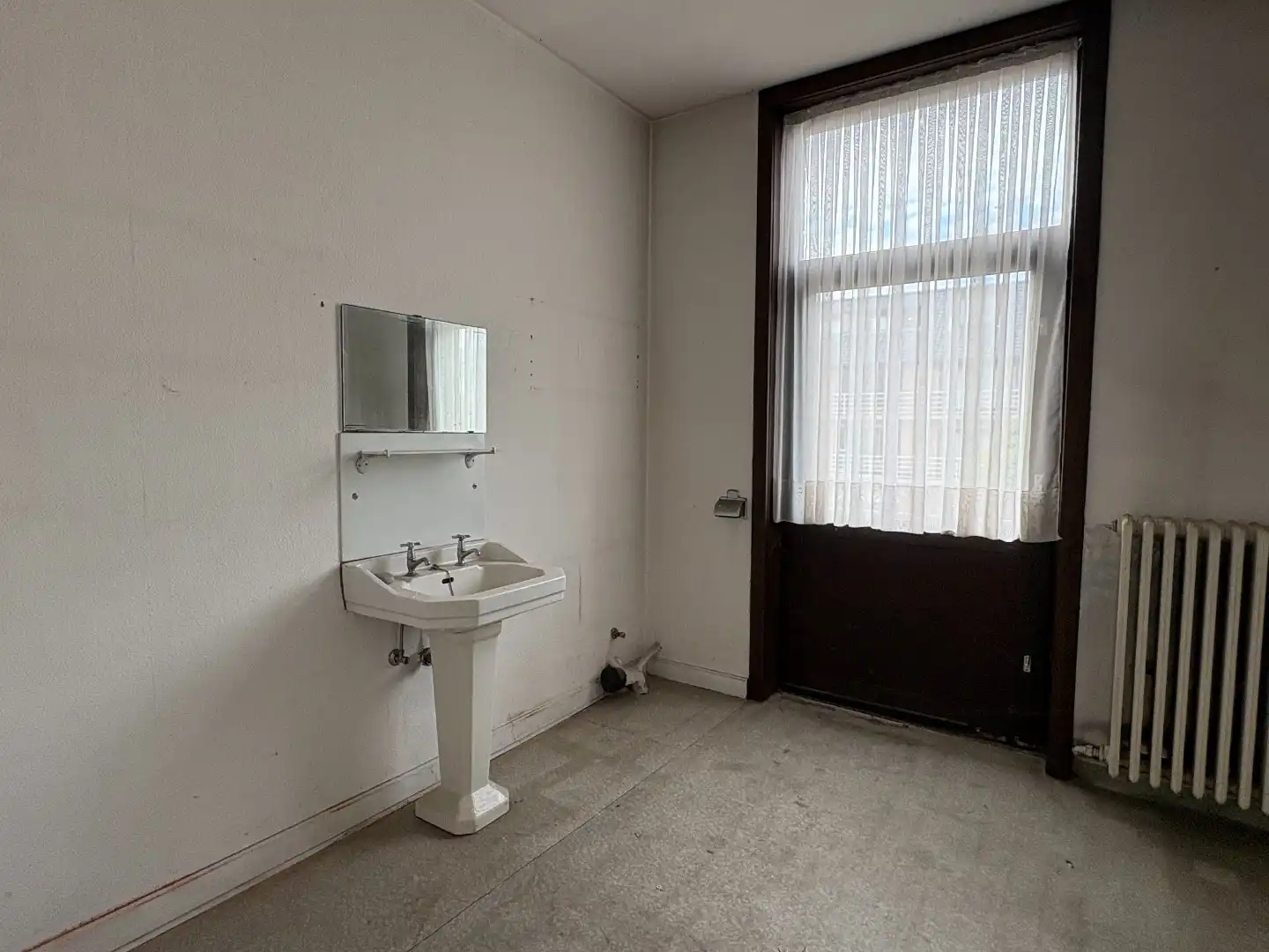 Ruime woning te koop met veel potentieel en mogelijkheid tot uitbreiding foto 10