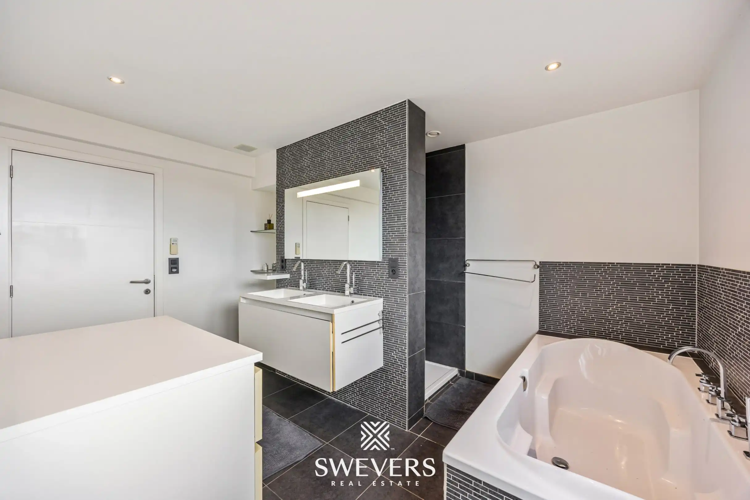 Ideale kangoeroewoning of riant landhuis op een ruim perceel te Kermt foto 15