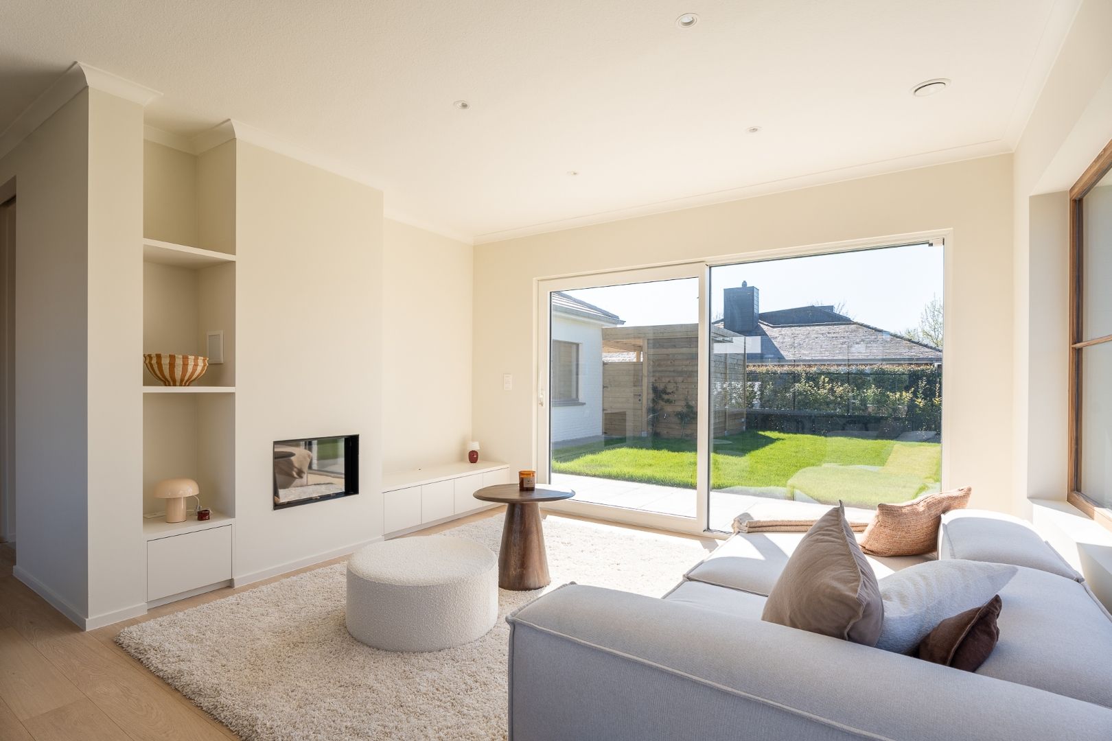 Alleenstaande en gerenoveerde villa met zuidgerichte tuin te Koksijde foto {{pictureIndex}}