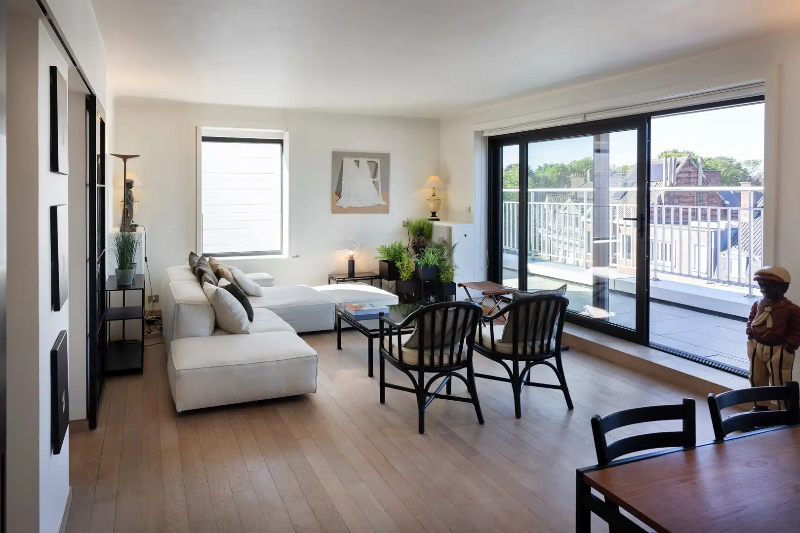 Leuk dakappartement met garage en mooie terrassen. foto {{pictureIndex}}