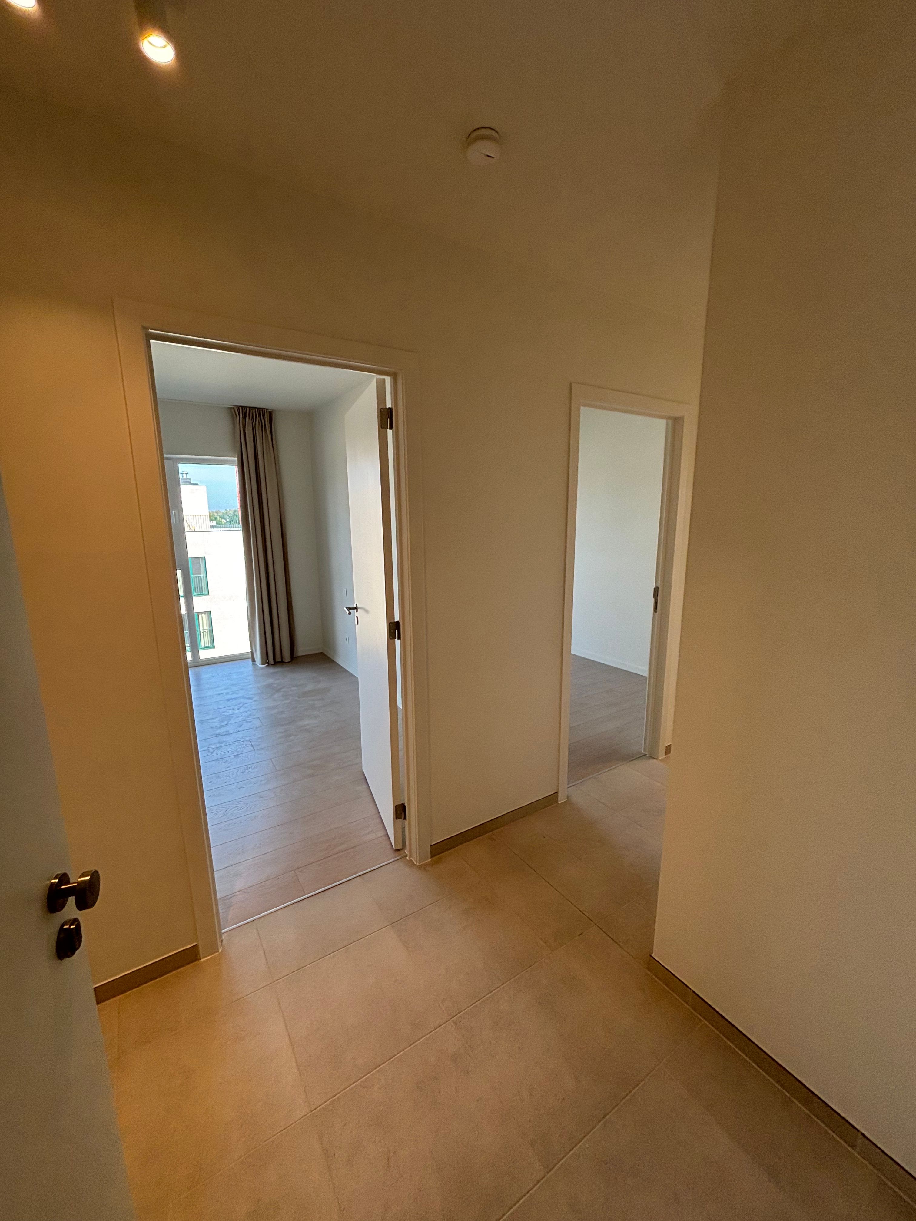 Penthouse/nieuwbouwappartement te huur: 3 slaapkamers of 2 + bureau/dressing foto 2