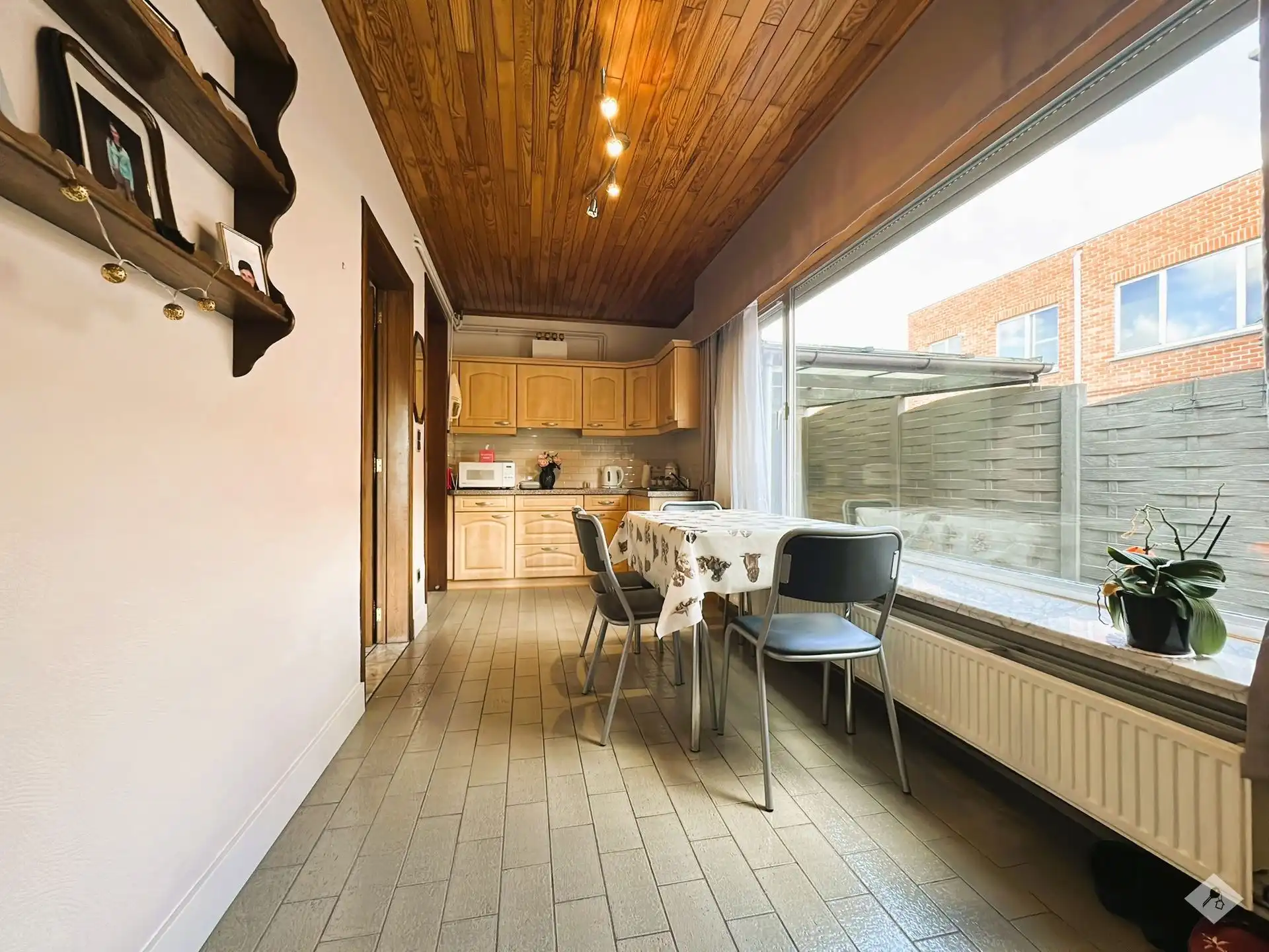 woning te centrum opstal met garage en oprit foto 3
