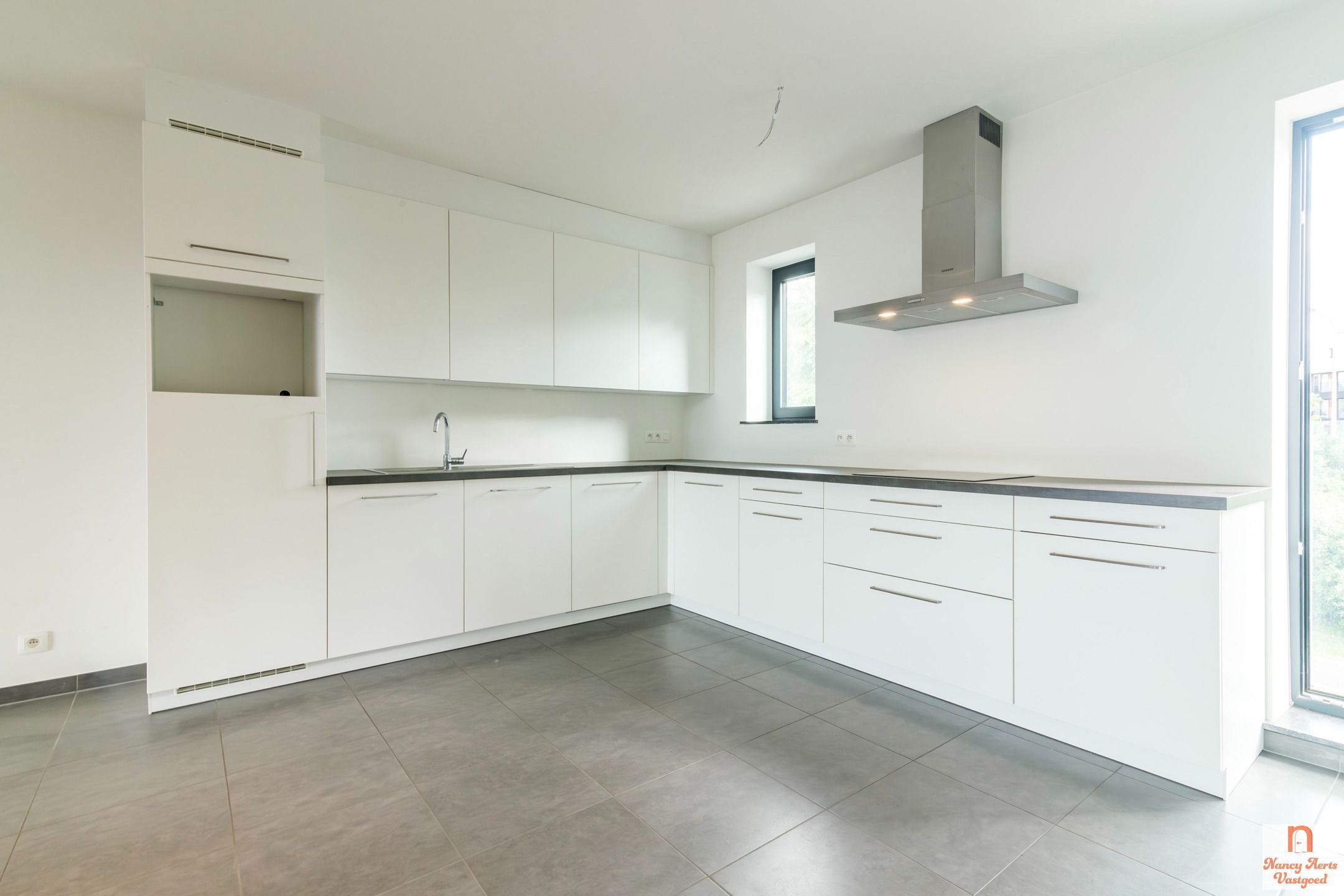 Licht en ruim duplexappartement met parking in Hasselt  foto 11