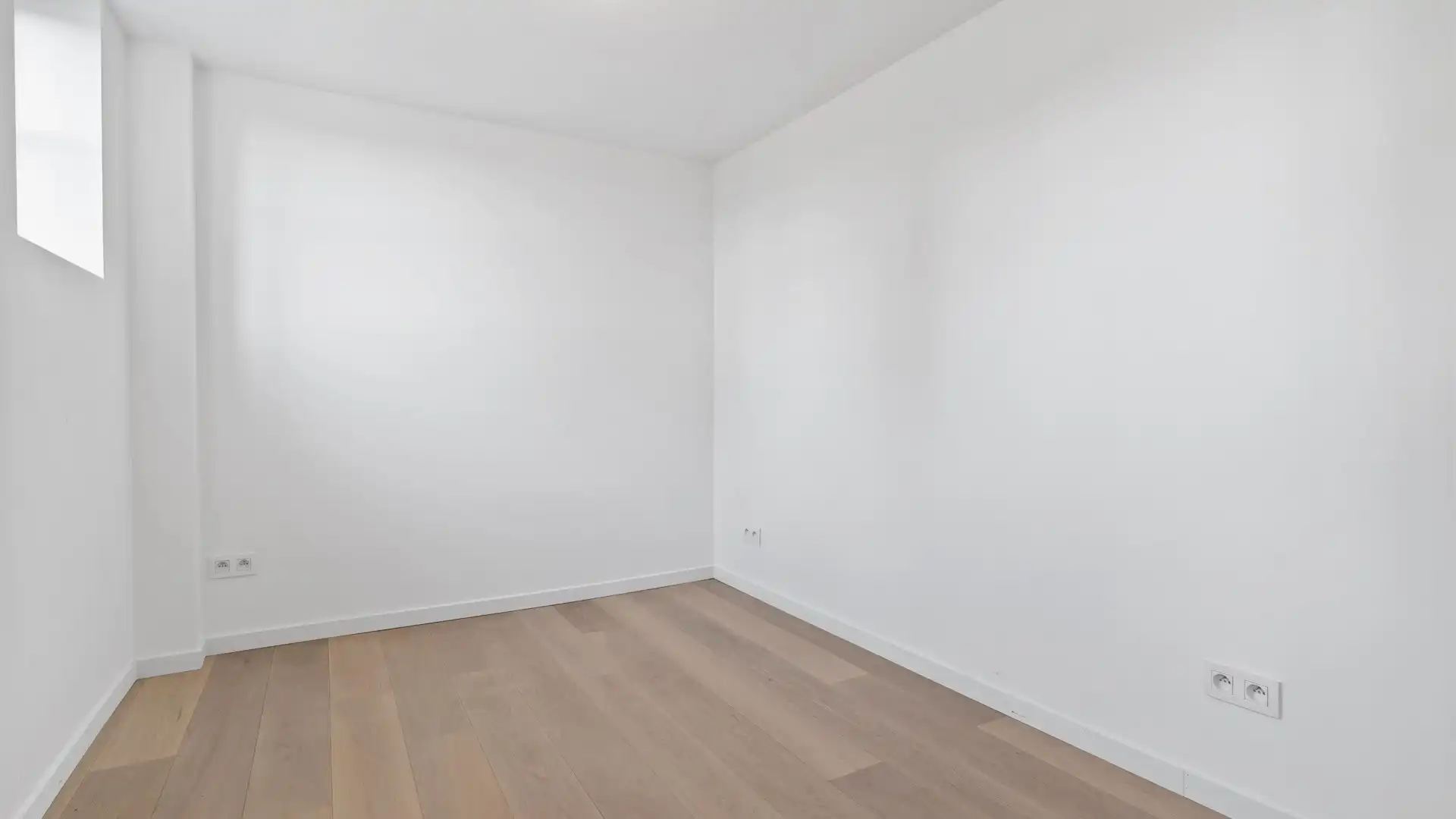 Exclusief hippisch eigendom met binnen- en buitenpiste, paardenstallen foto 31