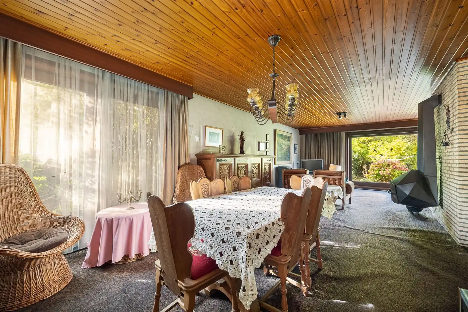 Charmante, te restaureren seventies-woning met 3 slpk. foto 6