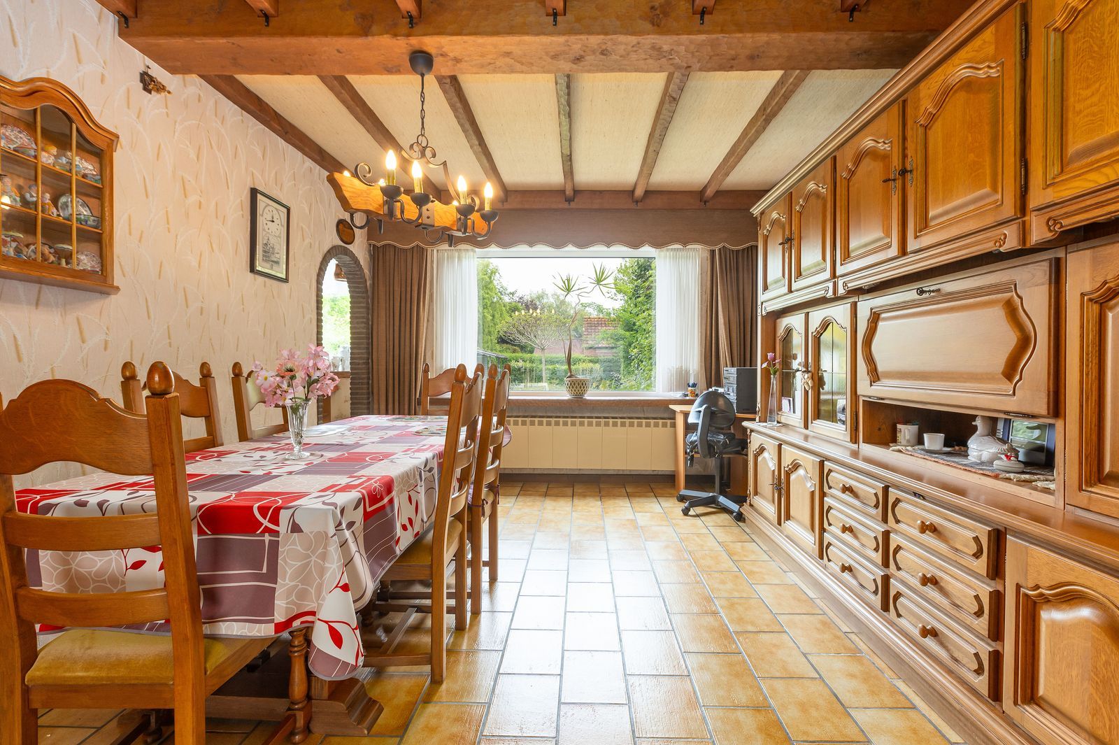 Verzorgde woning met 3 slpk en een grote zonnige tuin foto 4