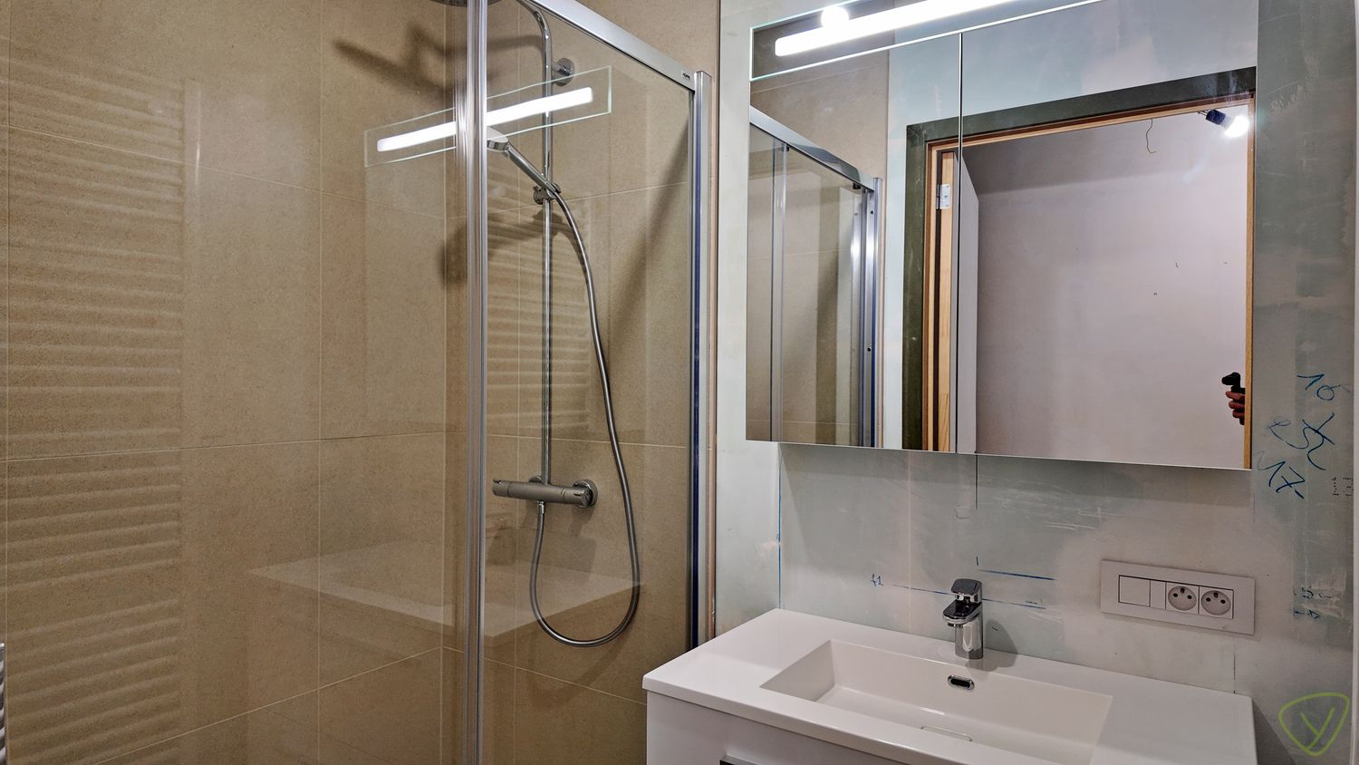 Nieuwbouw appartement met zuidgericht terras in het groene Louisepark te Eeklo! foto 14