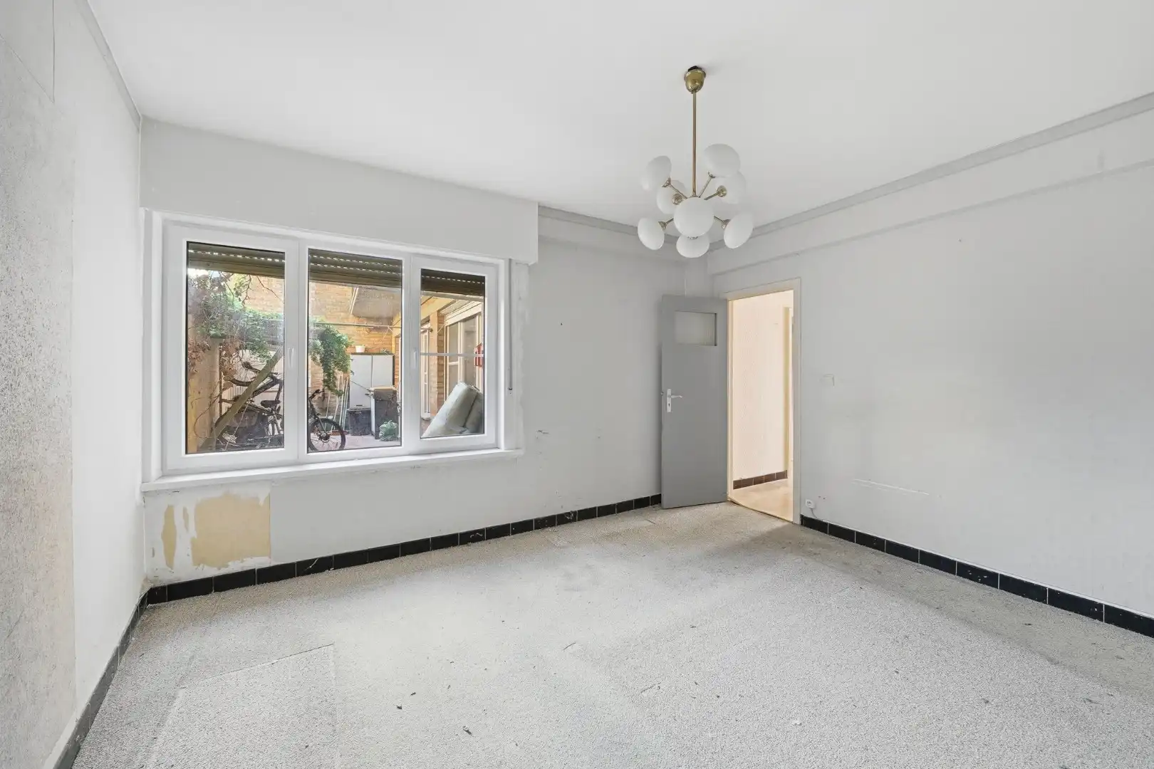 Te renoveren gelijkvloers appartement met 2 slaapkamers in Oostende foto 10